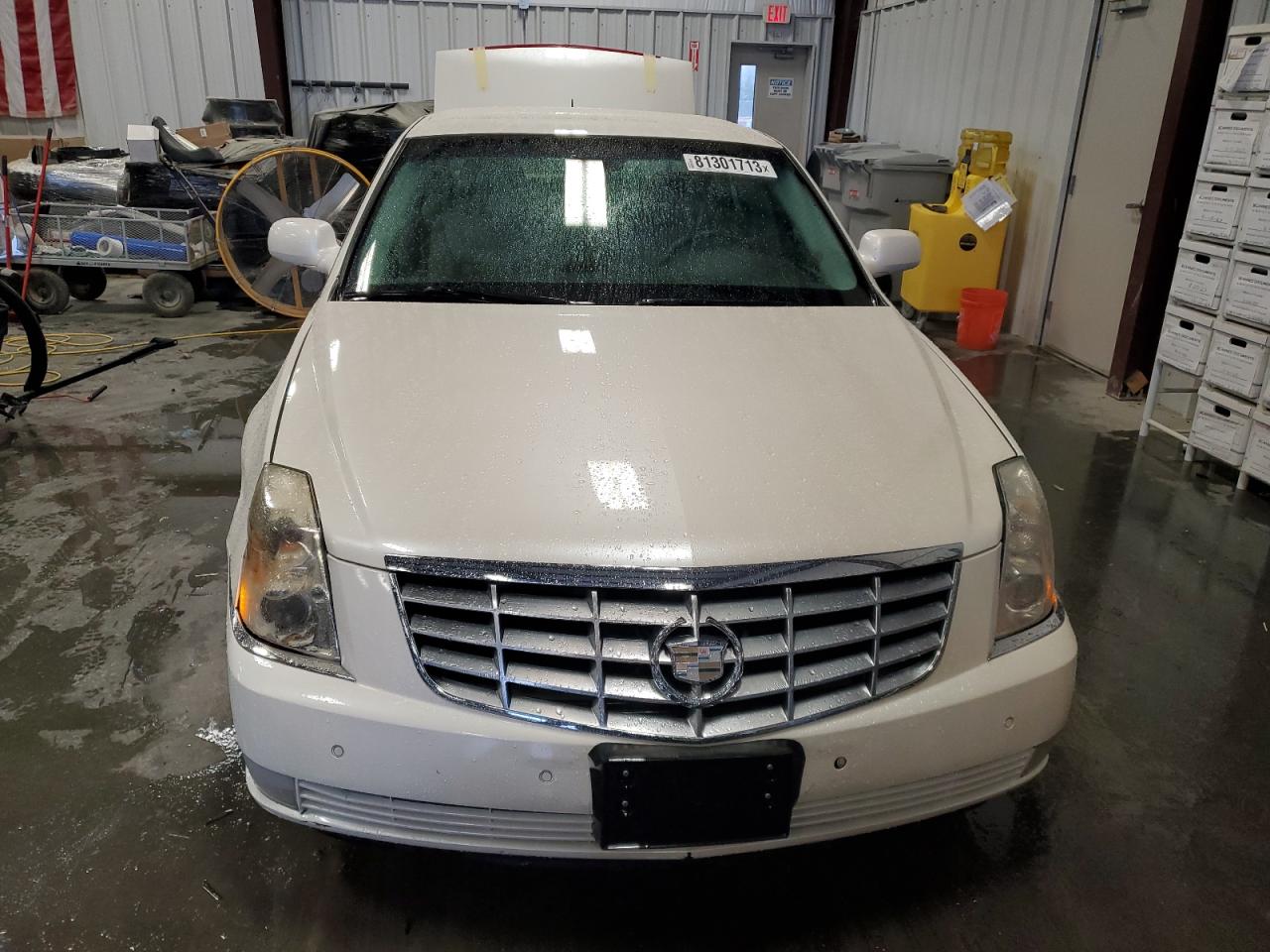 Photo 4 VIN: 1G6KD57Y98U114267 - CADILLAC DTS 