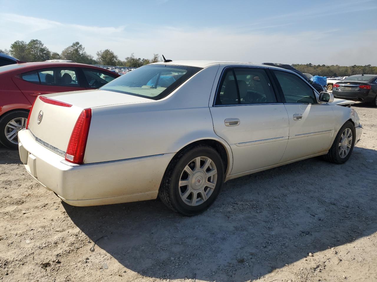 Photo 2 VIN: 1G6KD57Y98U152713 - CADILLAC DTS 