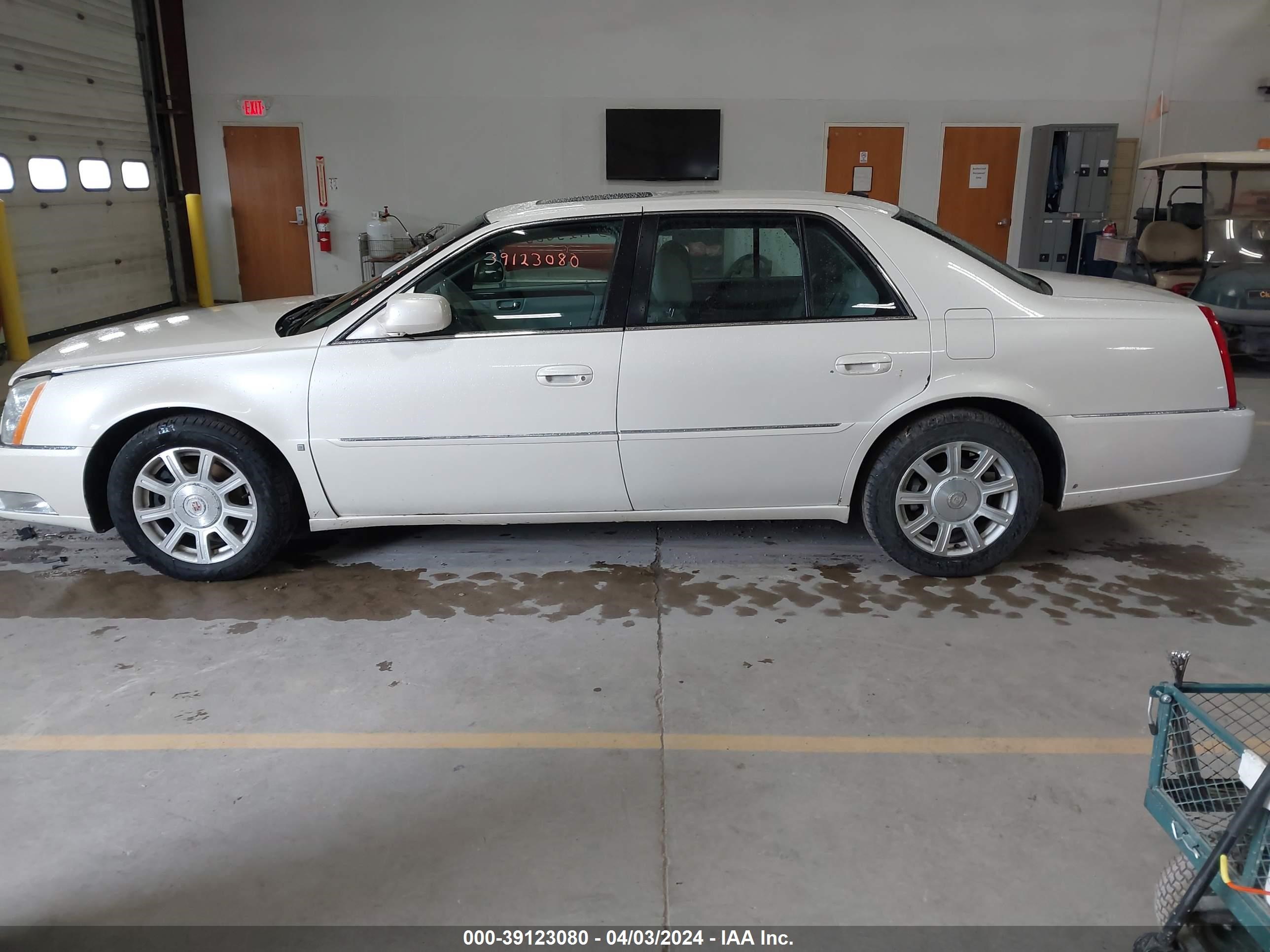 Photo 13 VIN: 1G6KD57Y98U172184 - CADILLAC DTS 