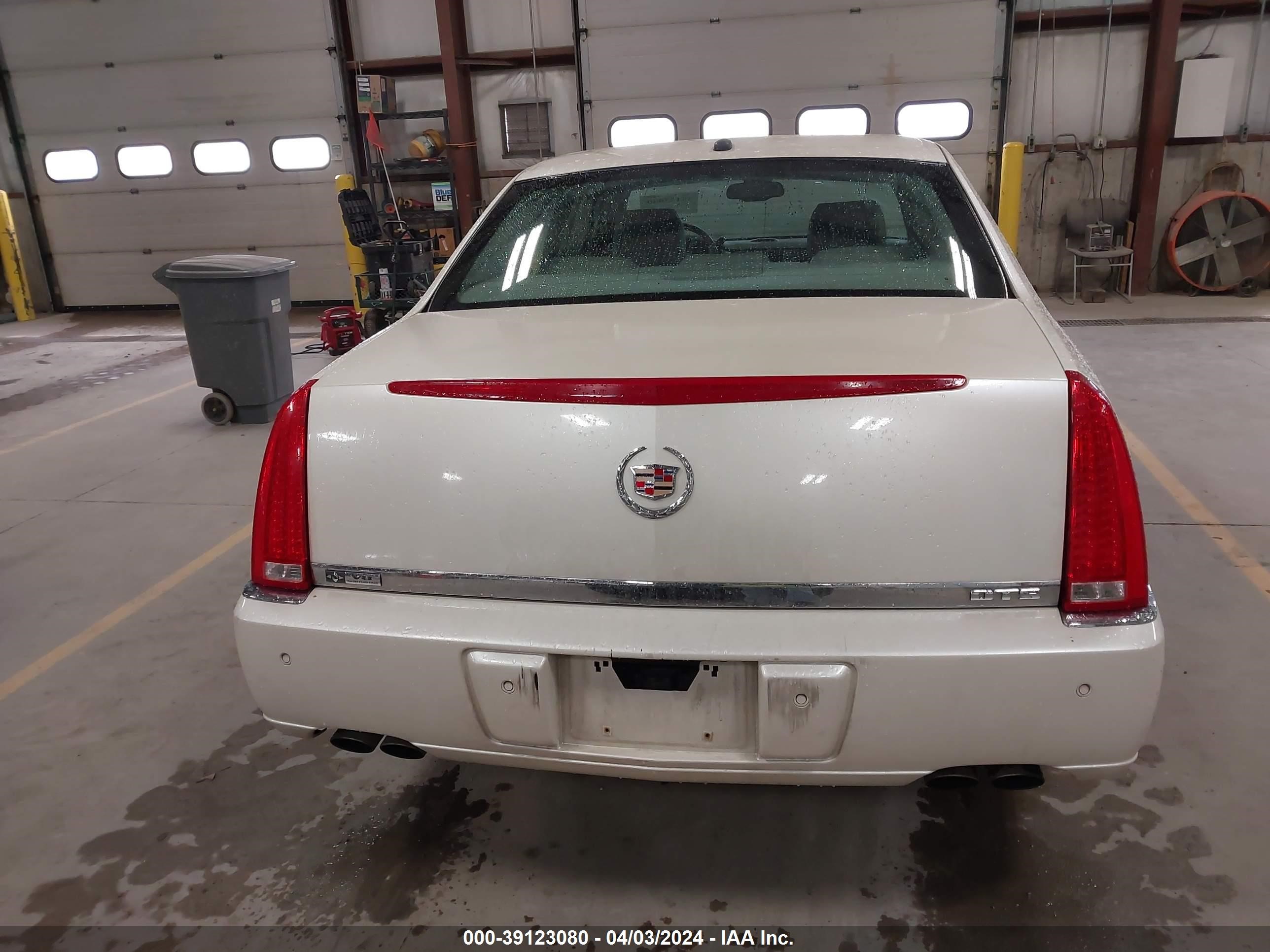 Photo 15 VIN: 1G6KD57Y98U172184 - CADILLAC DTS 