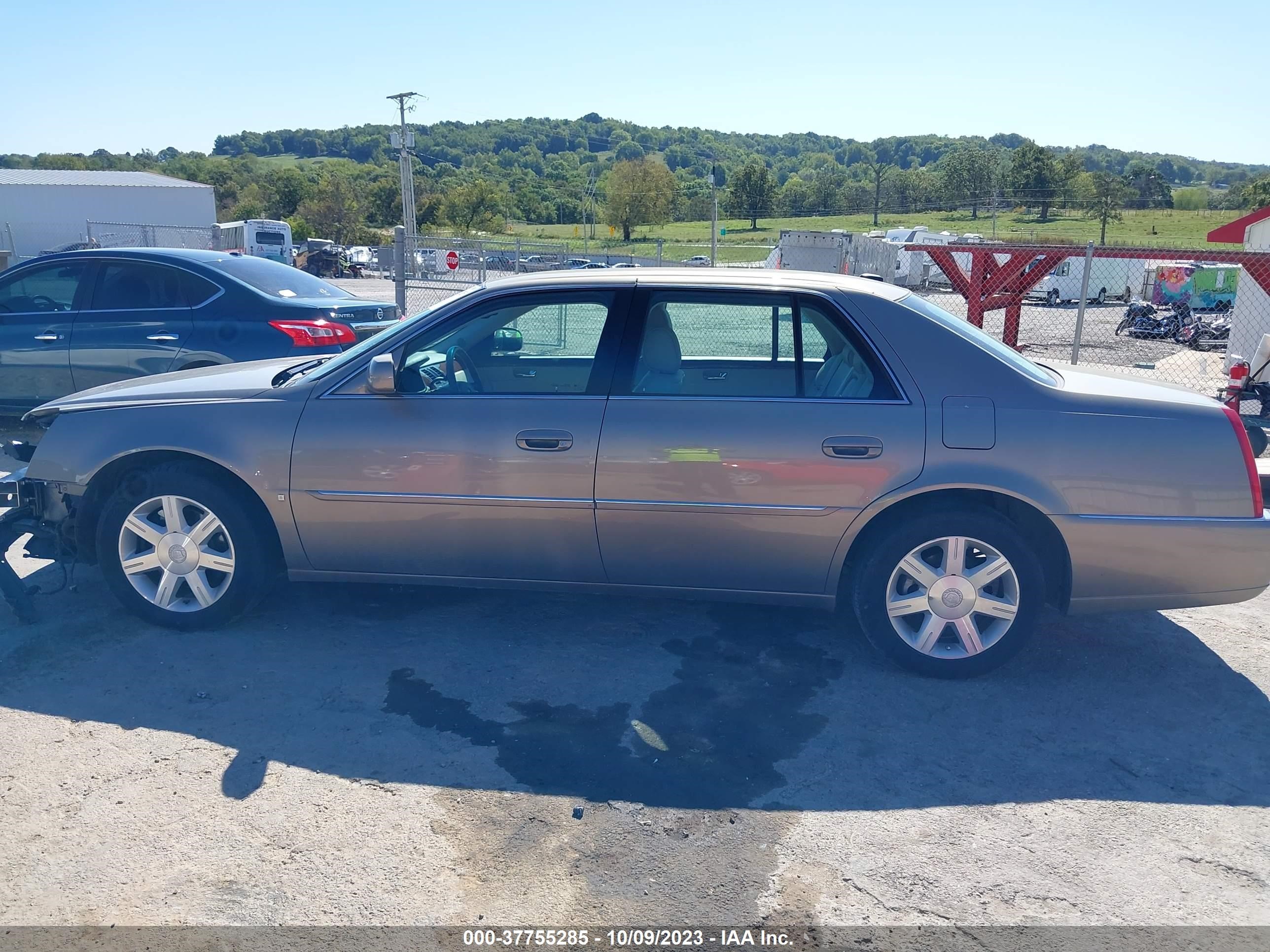 Photo 13 VIN: 1G6KD57YX7U123350 - CADILLAC DTS 