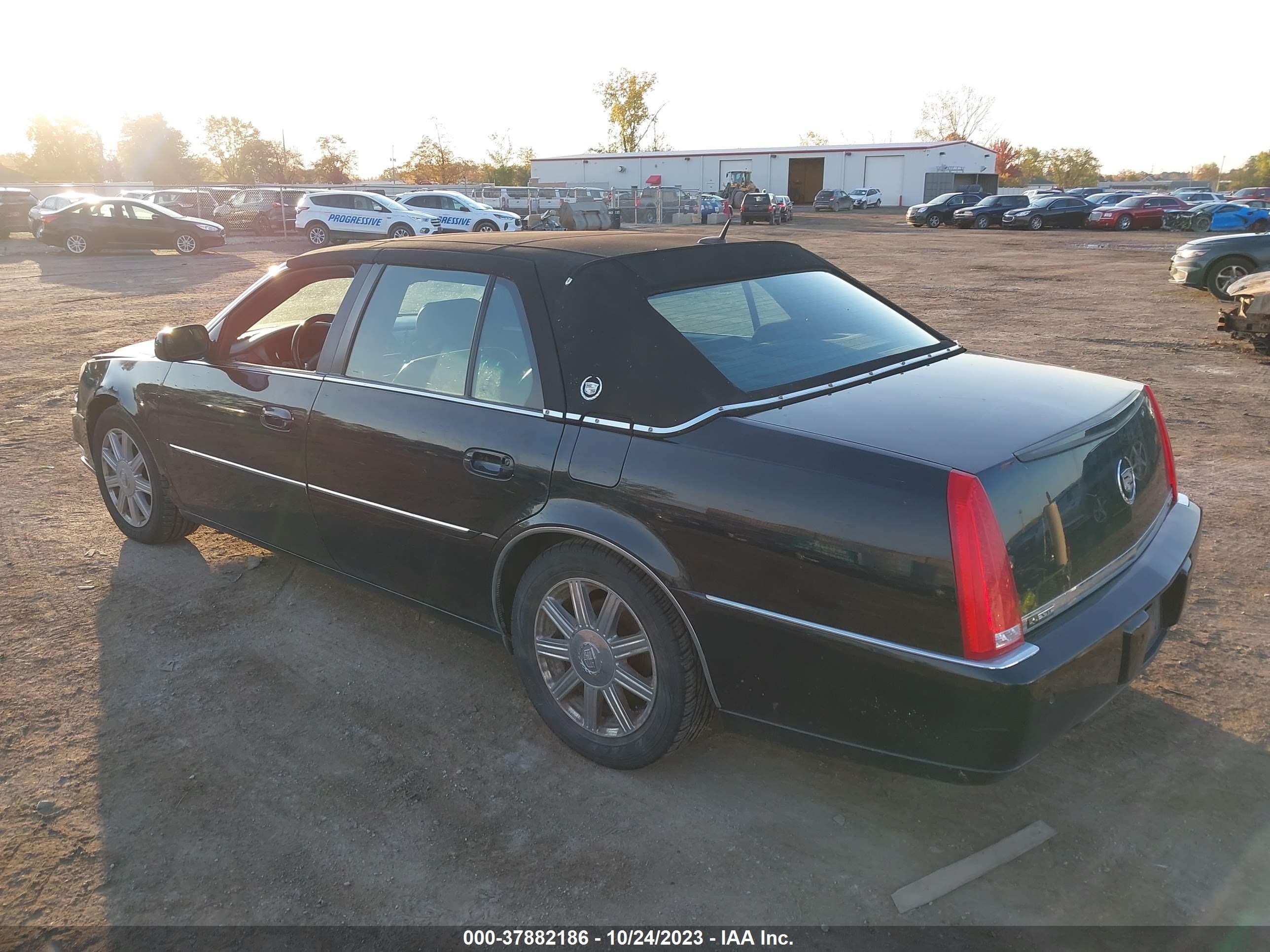 Photo 2 VIN: 1G6KD57YX7U137183 - CADILLAC DTS 