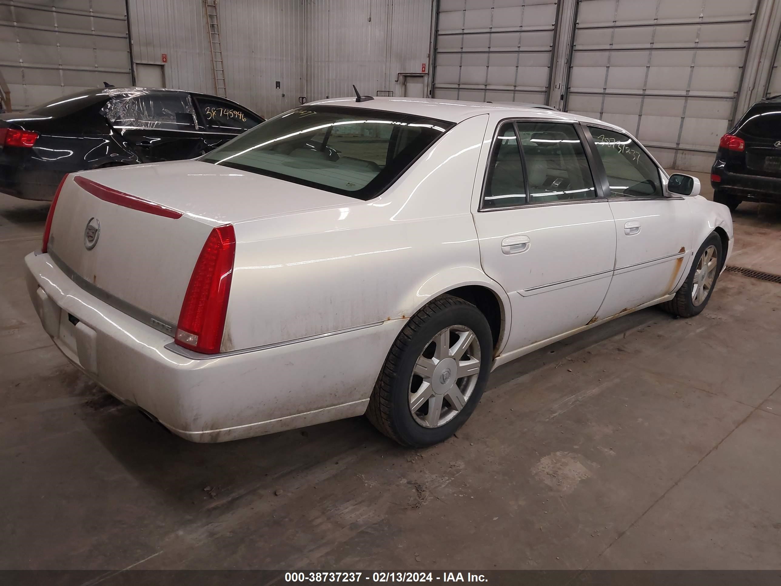 Photo 3 VIN: 1G6KD57YX7U175710 - CADILLAC DTS 