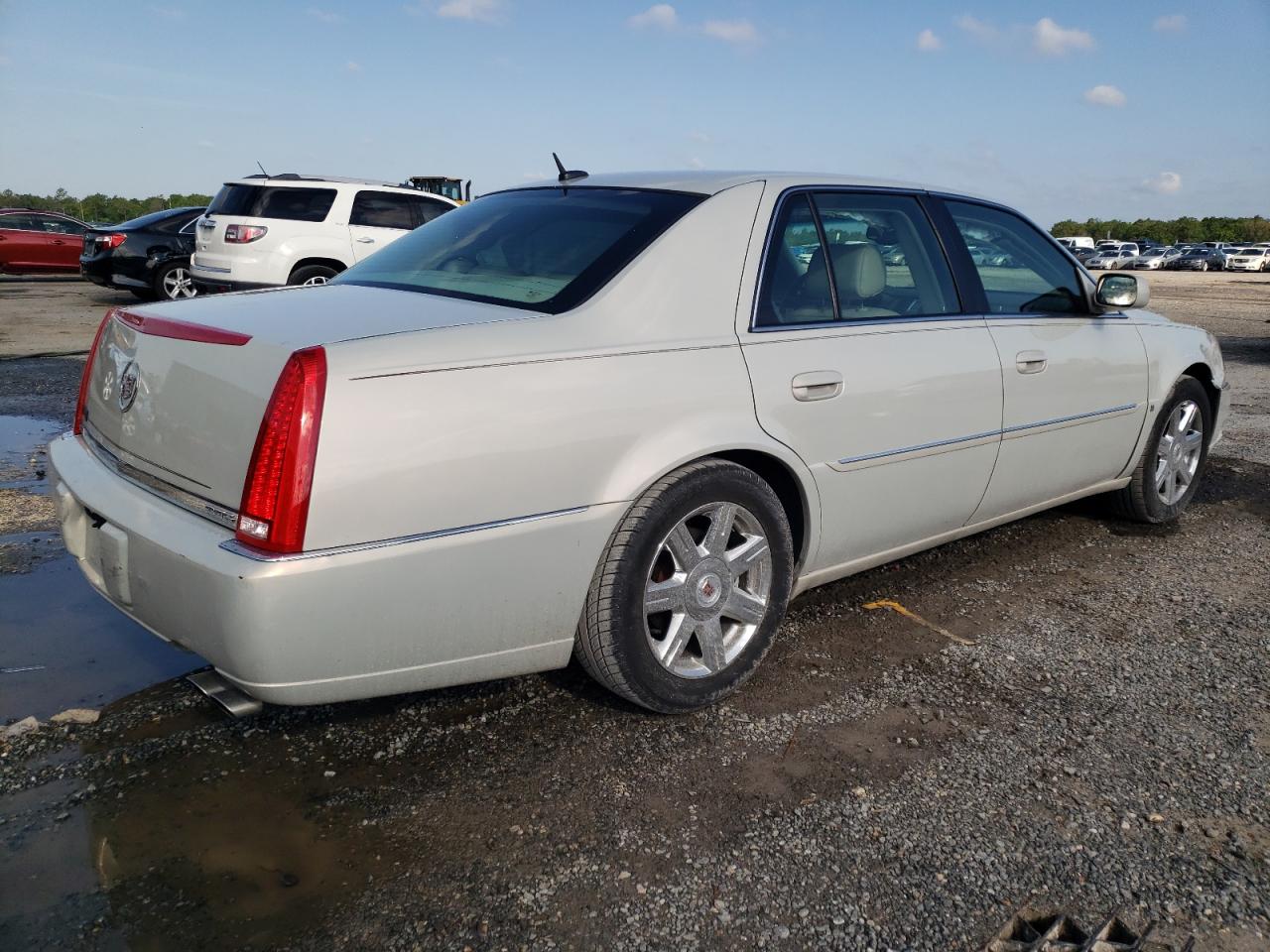 Photo 2 VIN: 1G6KD57YX7U213176 - CADILLAC DTS 