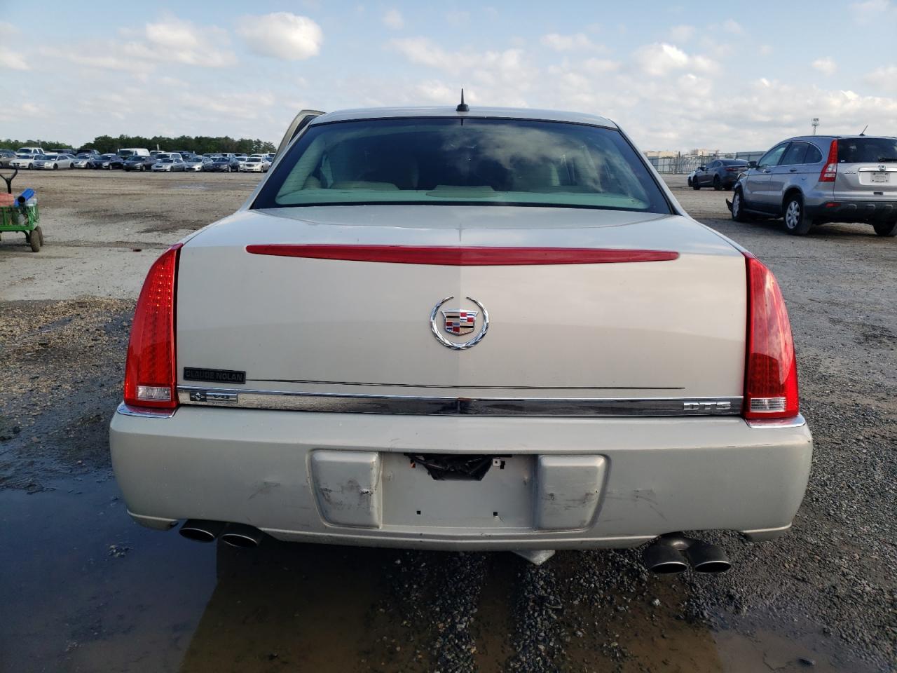 Photo 5 VIN: 1G6KD57YX7U213176 - CADILLAC DTS 