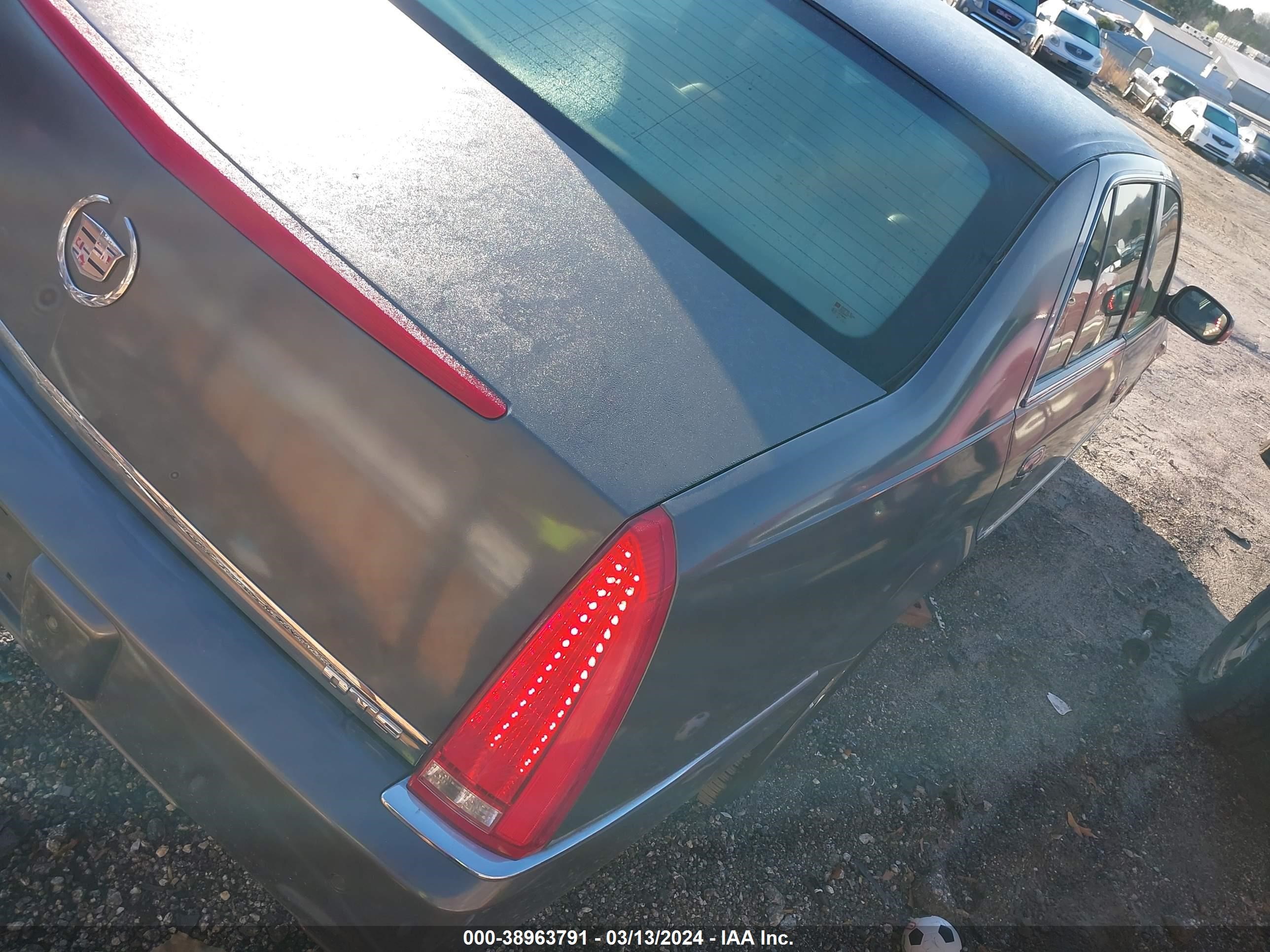 Photo 3 VIN: 1G6KD57YX8U148508 - CADILLAC DTS 