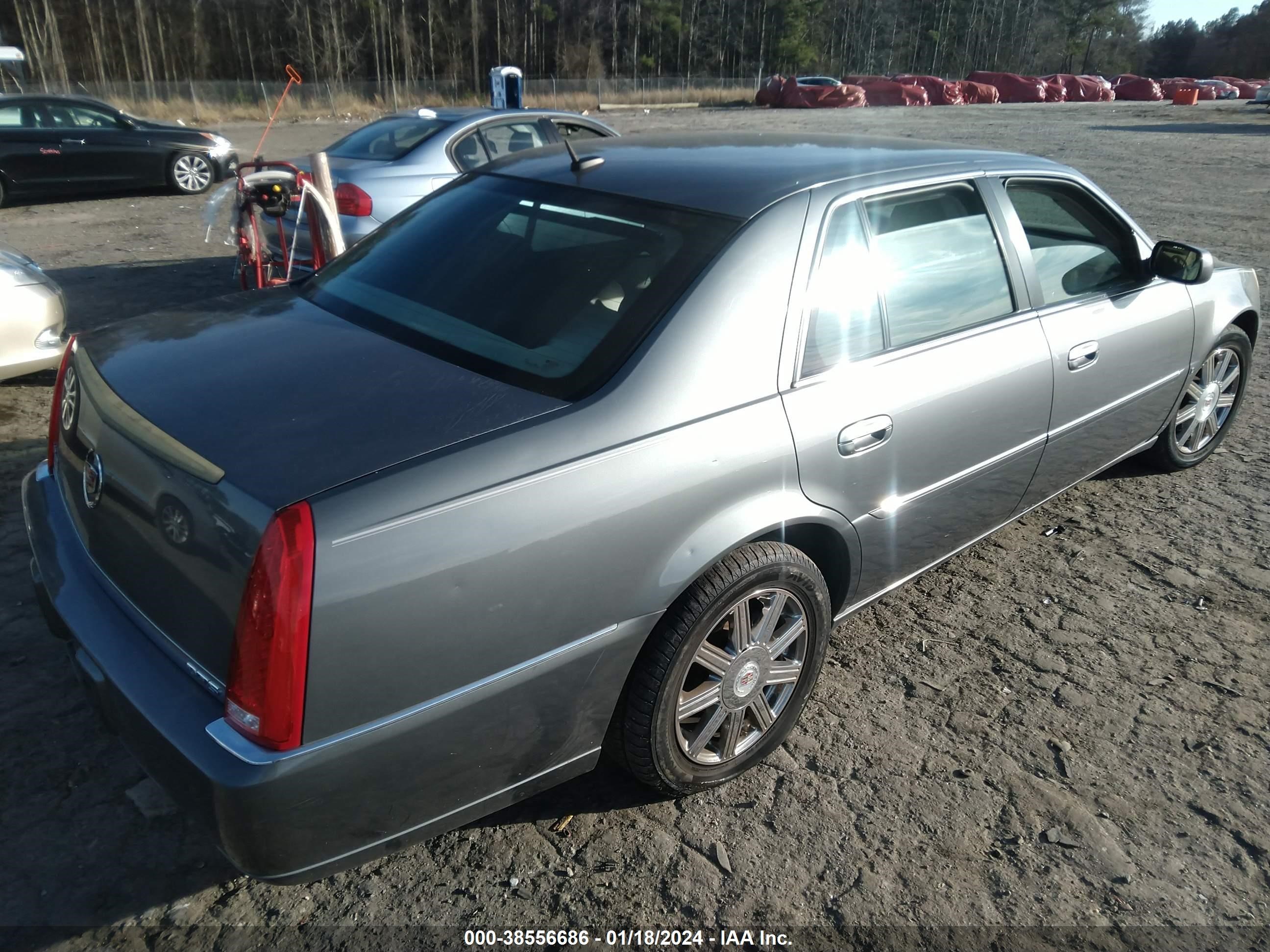 Photo 3 VIN: 1G6KD57YX8U162733 - CADILLAC DTS 