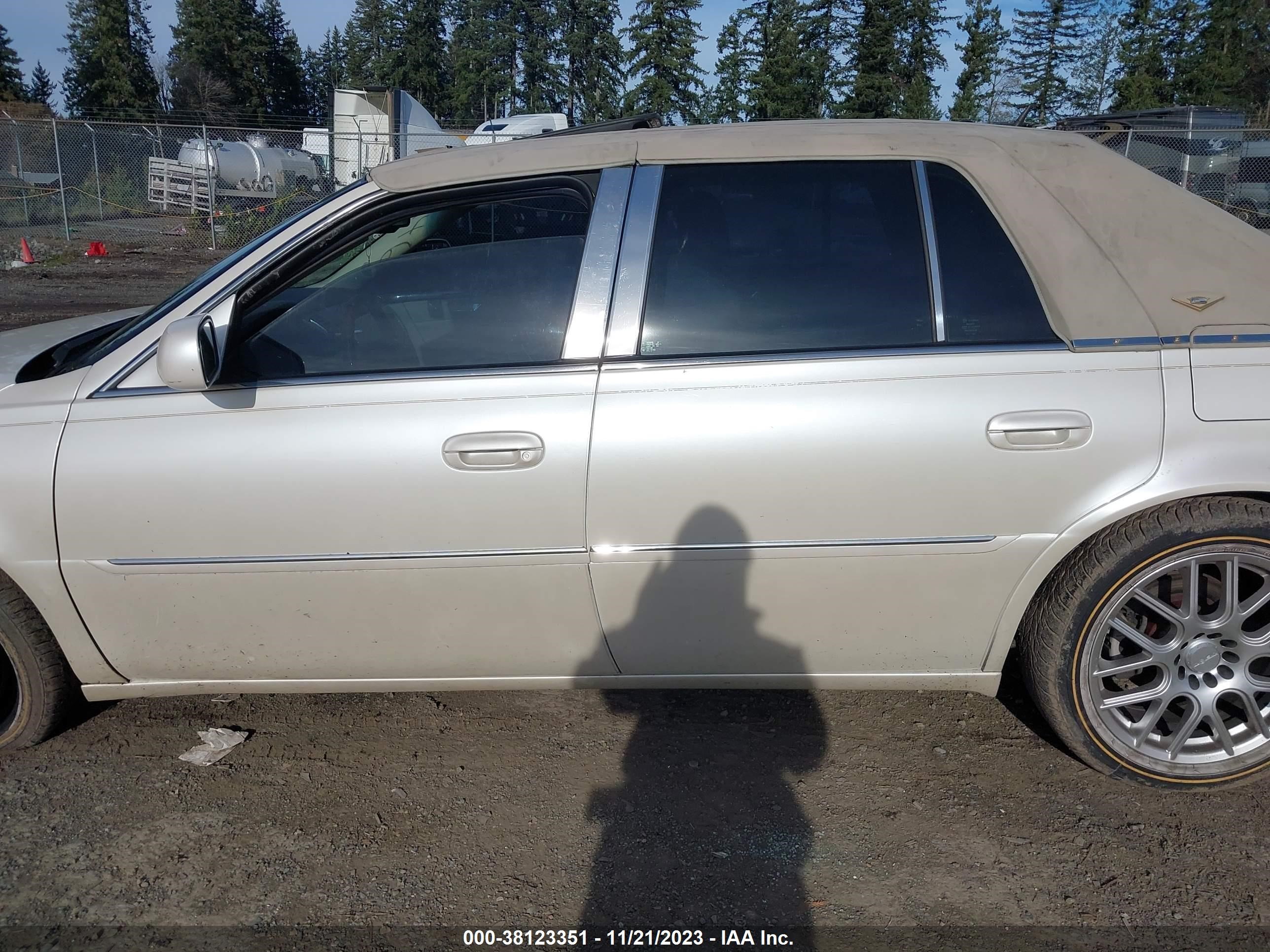 Photo 13 VIN: 1G6KD57YX8U168712 - CADILLAC DTS 