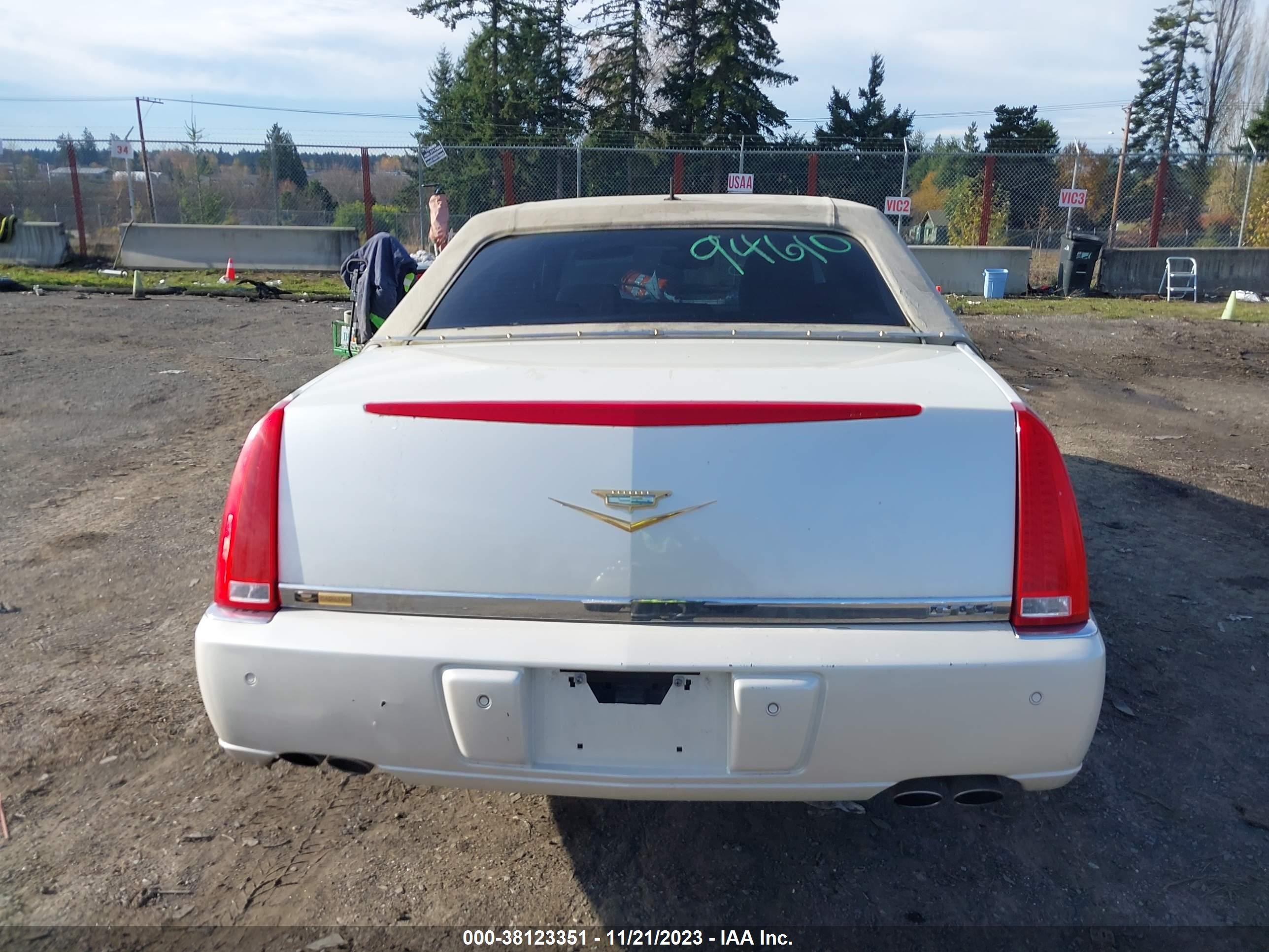 Photo 15 VIN: 1G6KD57YX8U168712 - CADILLAC DTS 