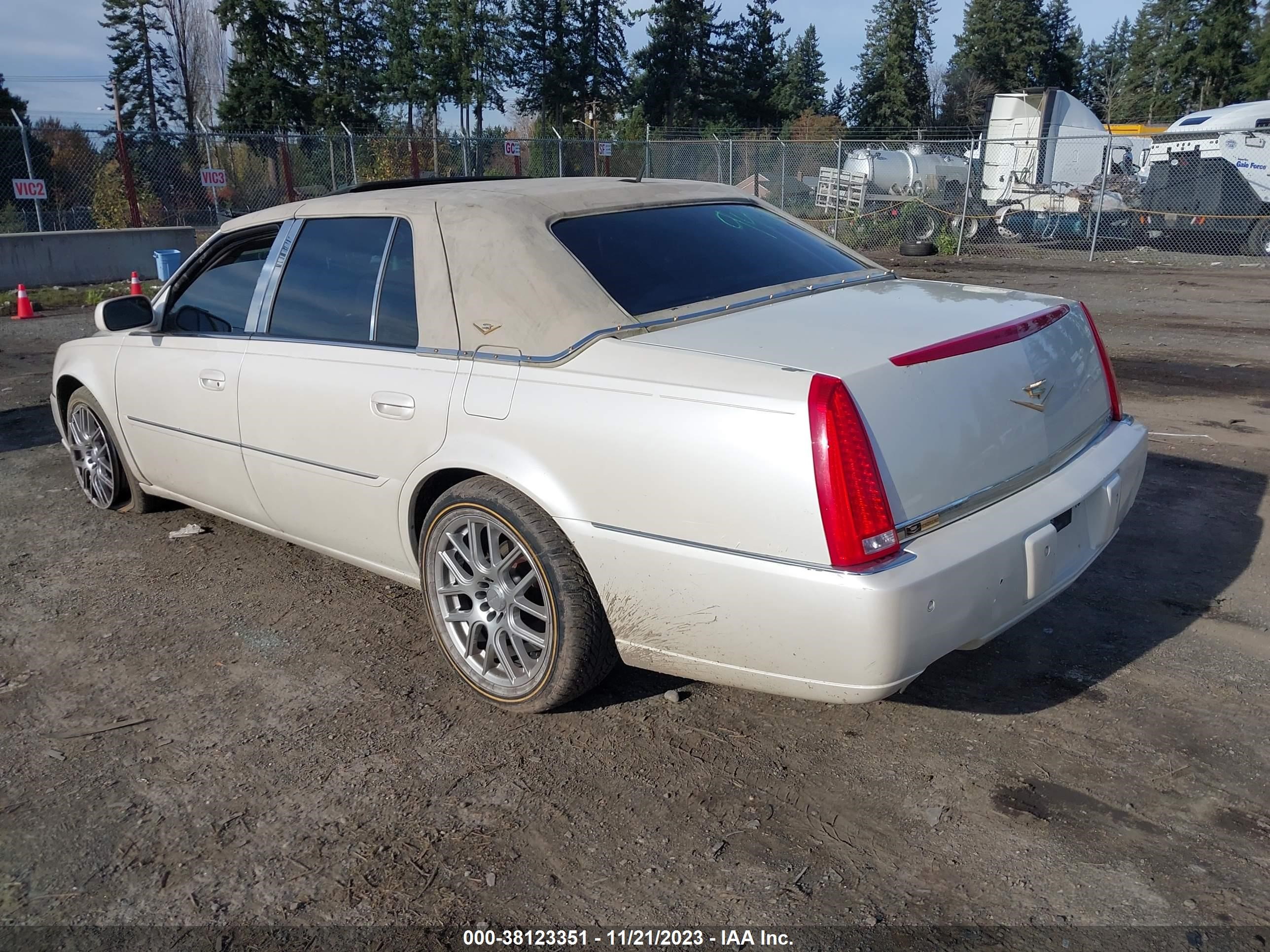 Photo 2 VIN: 1G6KD57YX8U168712 - CADILLAC DTS 