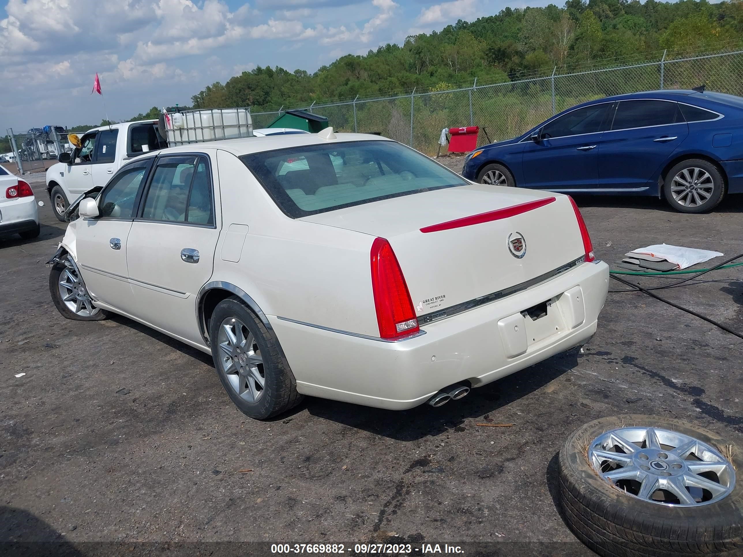 Photo 2 VIN: 1G6KD5E67BU129004 - CADILLAC DTS 