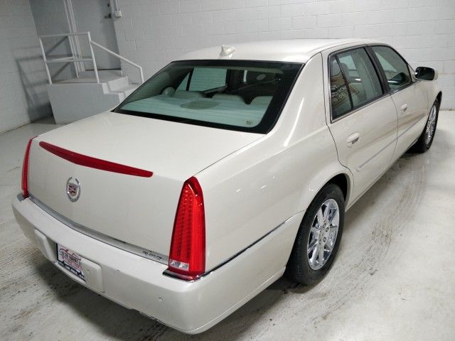 Photo 3 VIN: 1G6KD5EY6AU105051 - CADILLAC DTS 