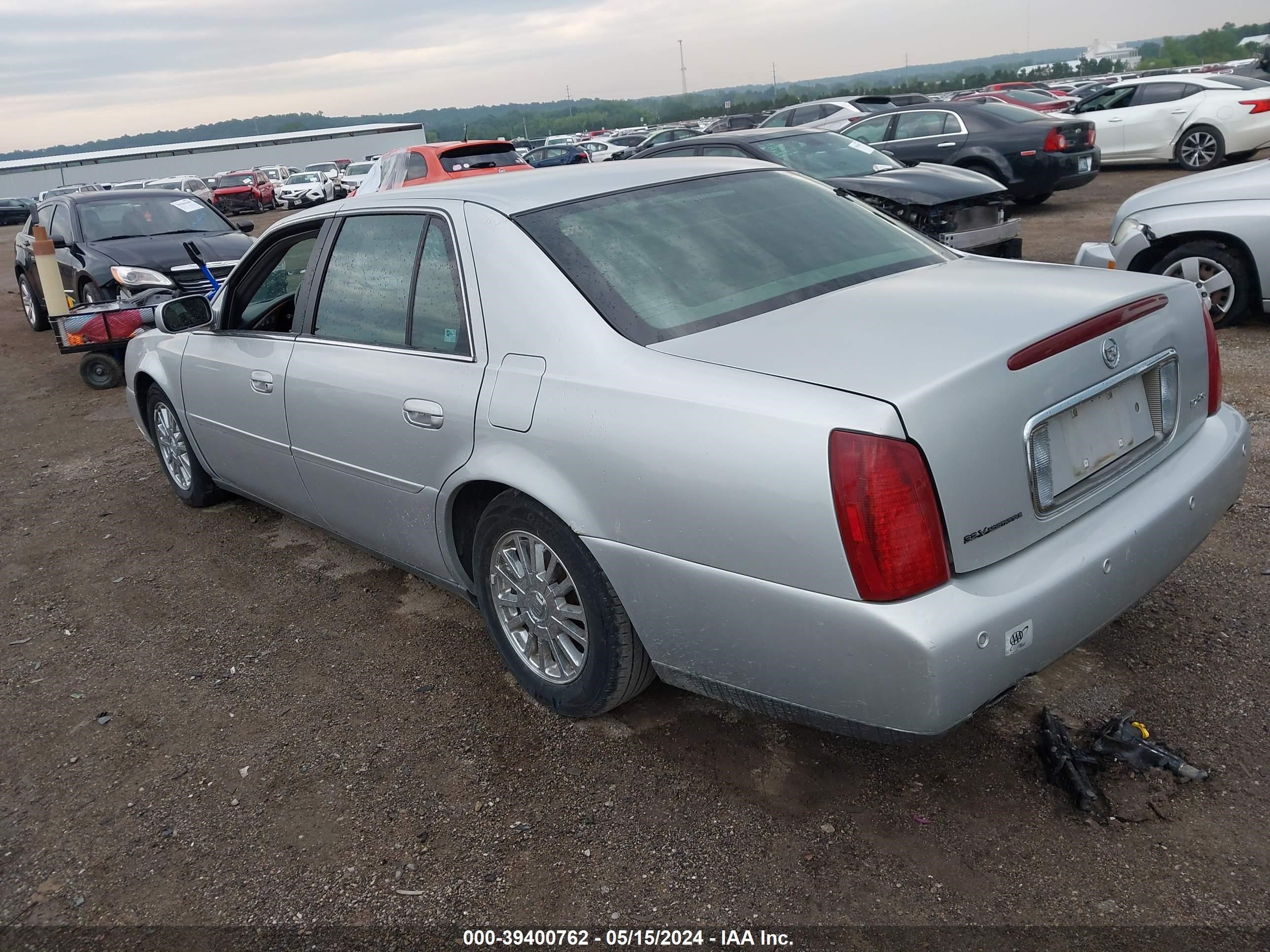 Photo 2 VIN: 1G6KE54Y13U266053 - CADILLAC DE VILLE 