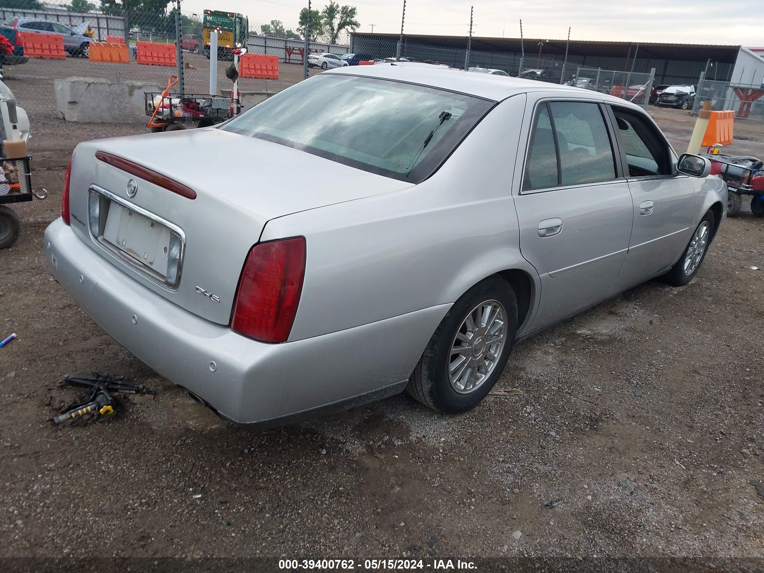 Photo 3 VIN: 1G6KE54Y13U266053 - CADILLAC DE VILLE 