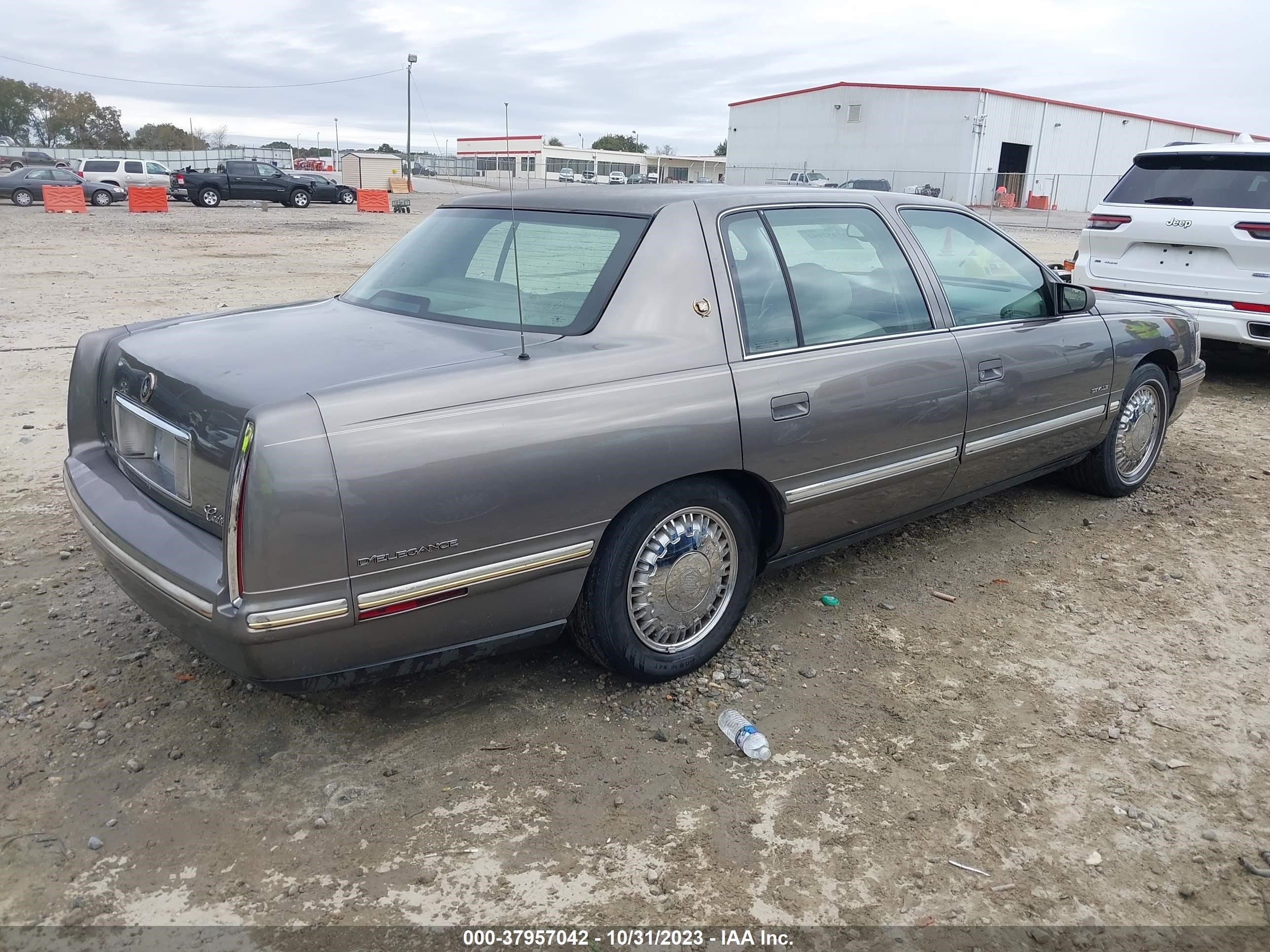 Photo 3 VIN: 1G6KE54Y1WU793112 - CADILLAC DE VILLE 