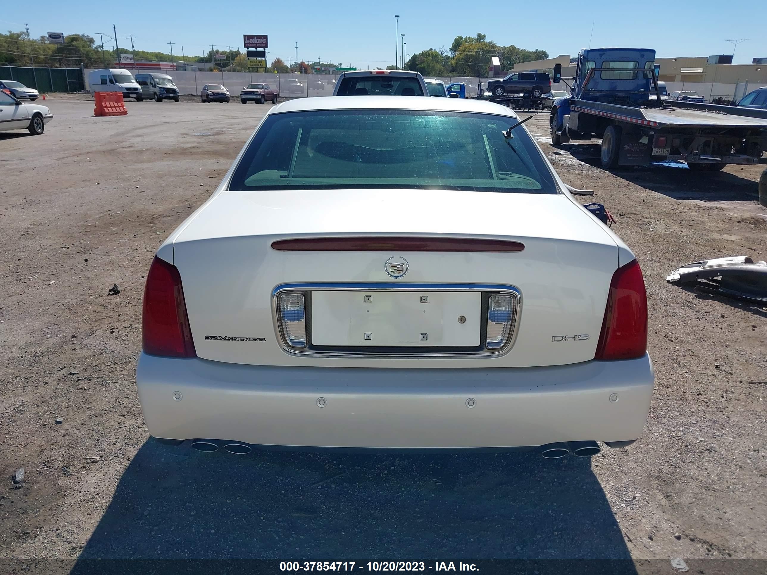 Photo 16 VIN: 1G6KE54Y43U229983 - CADILLAC DE VILLE 