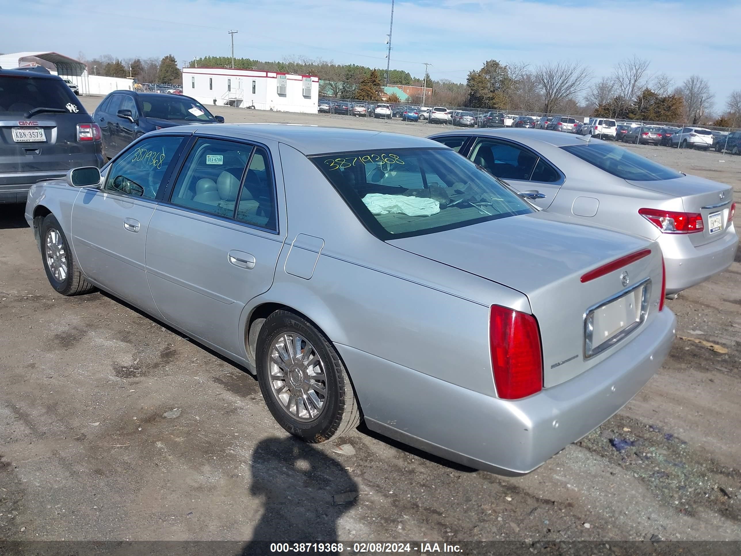 Photo 2 VIN: 1G6KE57Y13U239737 - CADILLAC DE VILLE 