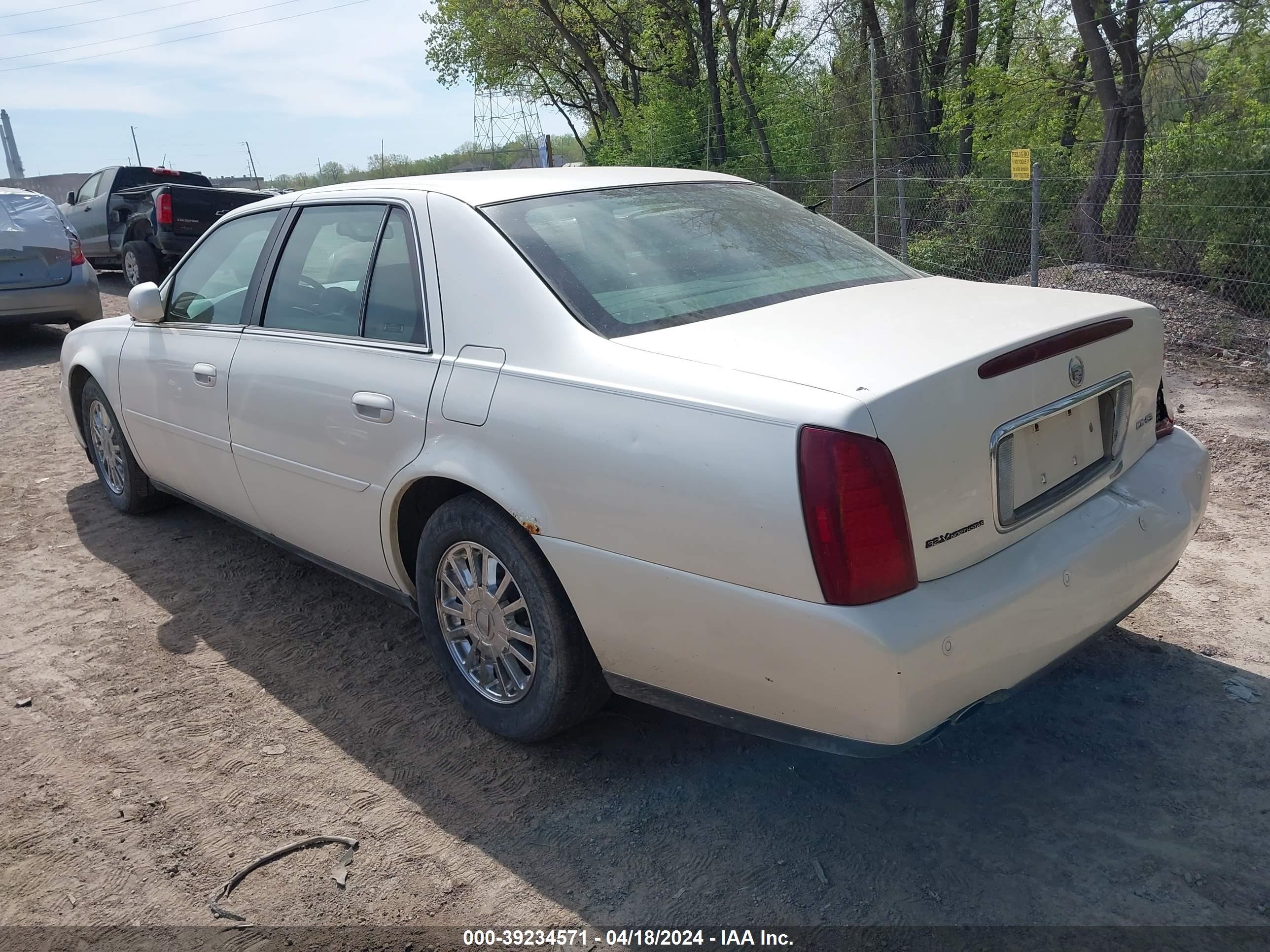 Photo 2 VIN: 1G6KE57Y43U111119 - CADILLAC DE VILLE 