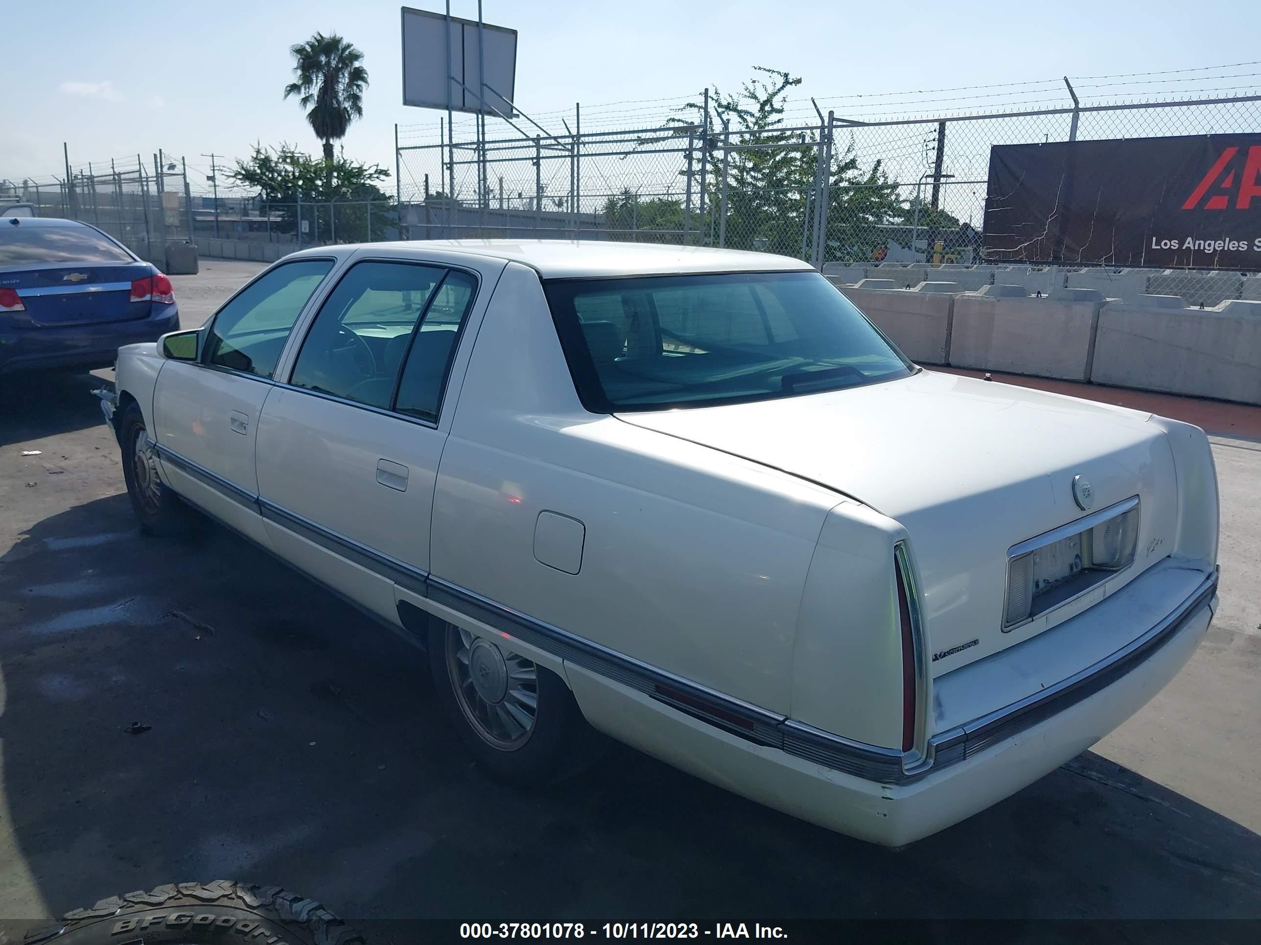 Photo 2 VIN: 1G6KF52YXRU214574 - CADILLAC DE VILLE 