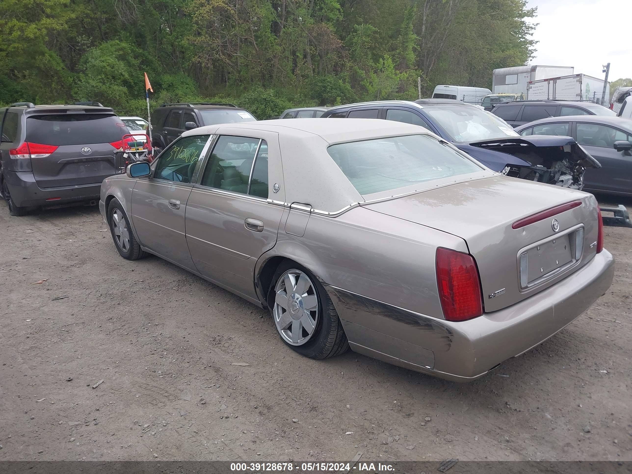 Photo 2 VIN: 1G6KF54914U260602 - CADILLAC DE VILLE 