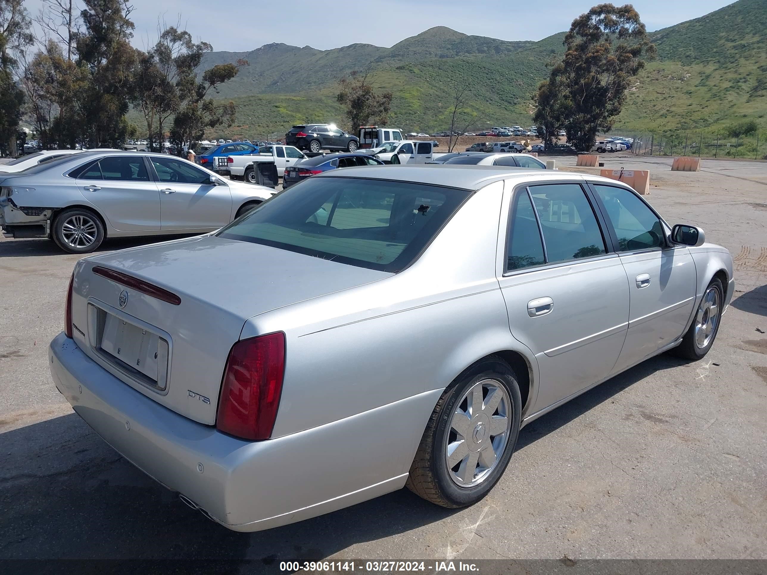 Photo 3 VIN: 1G6KF57903U183490 - CADILLAC DE VILLE 