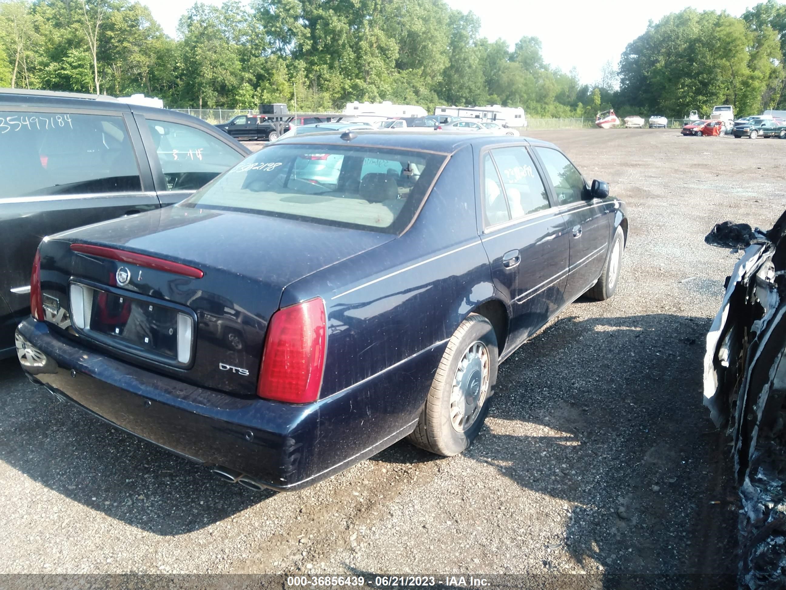 Photo 3 VIN: 1G6KF57914U116902 - CADILLAC DE VILLE 