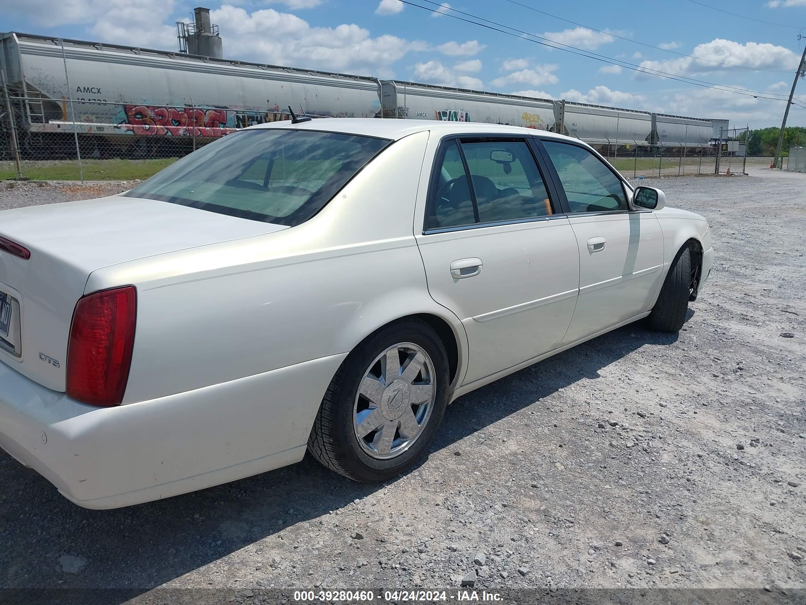 Photo 3 VIN: 1G6KF57915U138979 - CADILLAC DE VILLE 