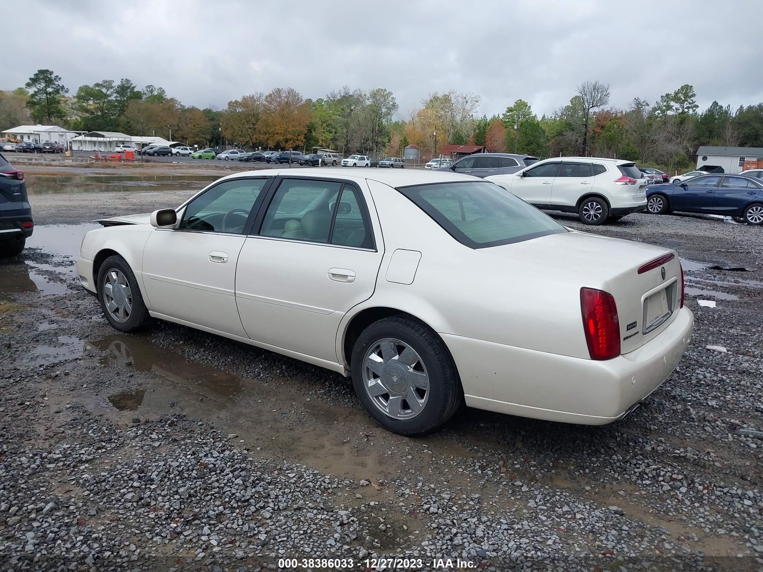 Photo 2 VIN: 1G6KF5791YU246832 - CADILLAC DE VILLE 