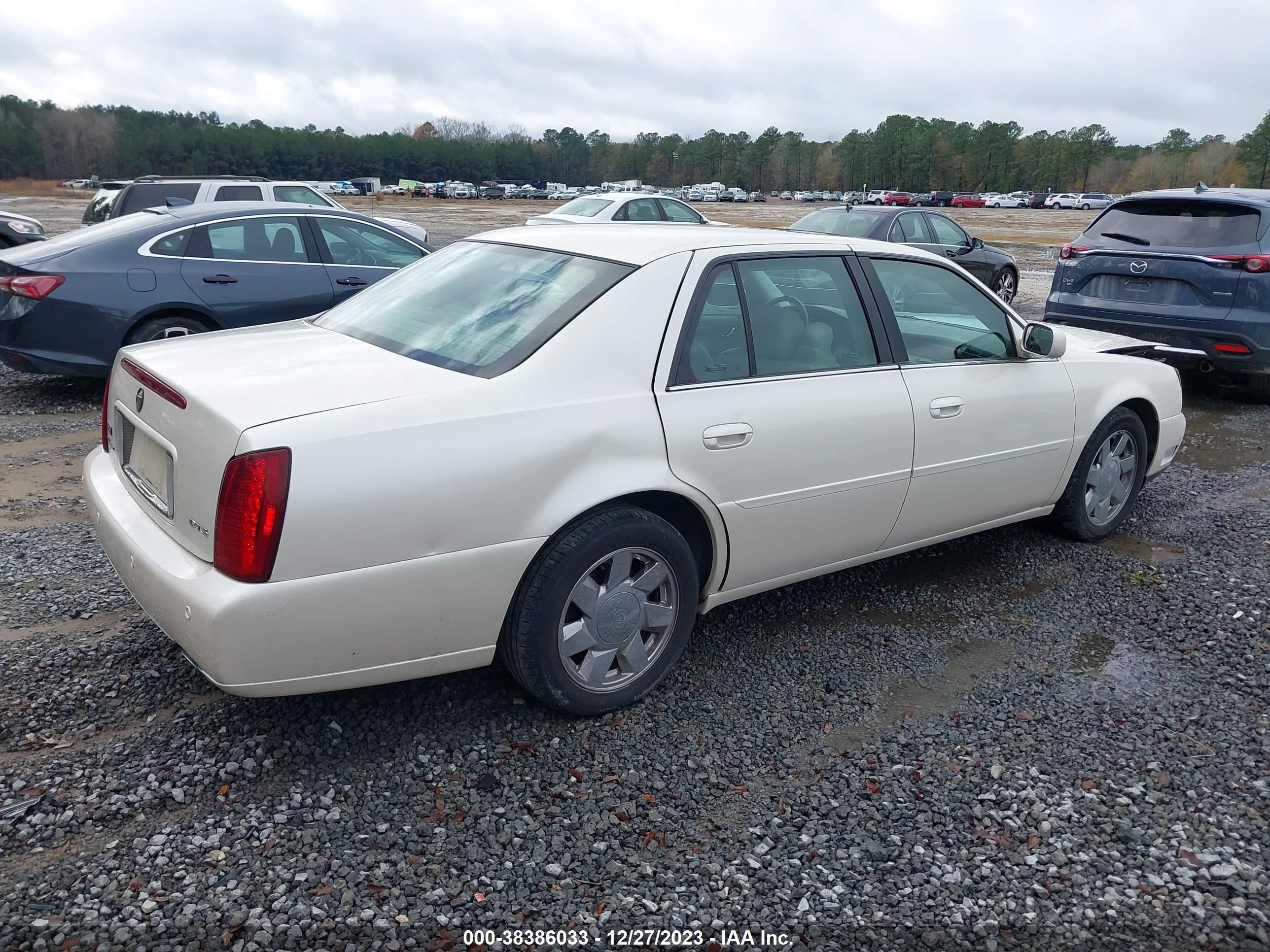 Photo 3 VIN: 1G6KF5791YU246832 - CADILLAC DE VILLE 