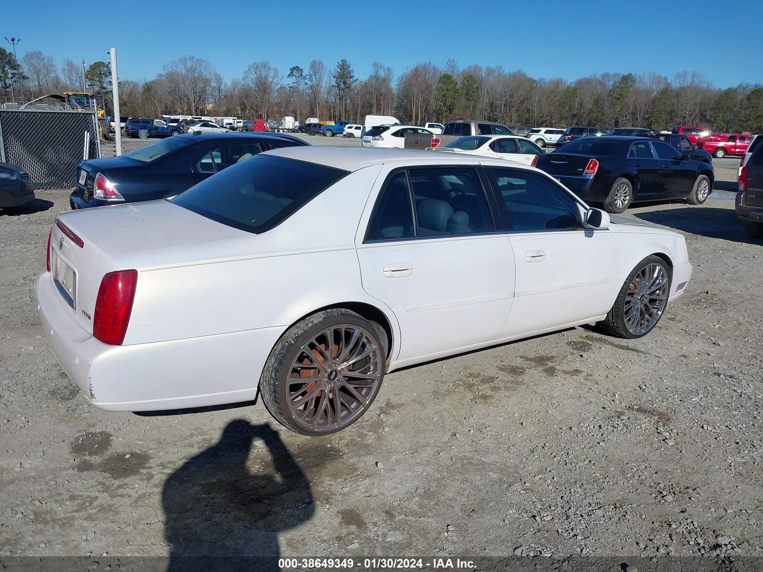 Photo 3 VIN: 1G6KF57934U225376 - CADILLAC DE VILLE 