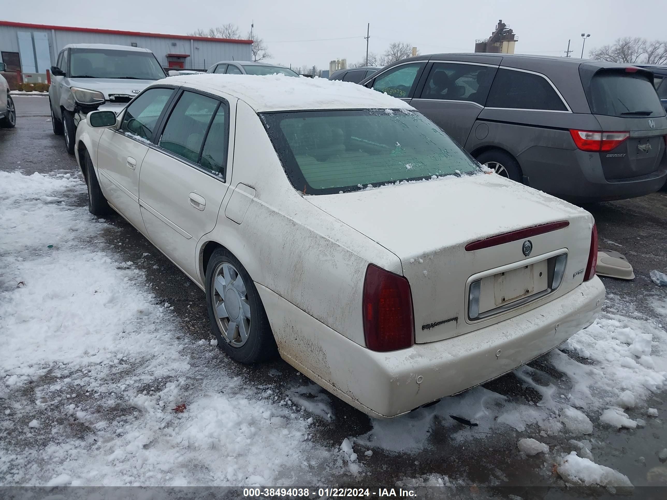 Photo 2 VIN: 1G6KF5793YU222306 - CADILLAC DE VILLE 