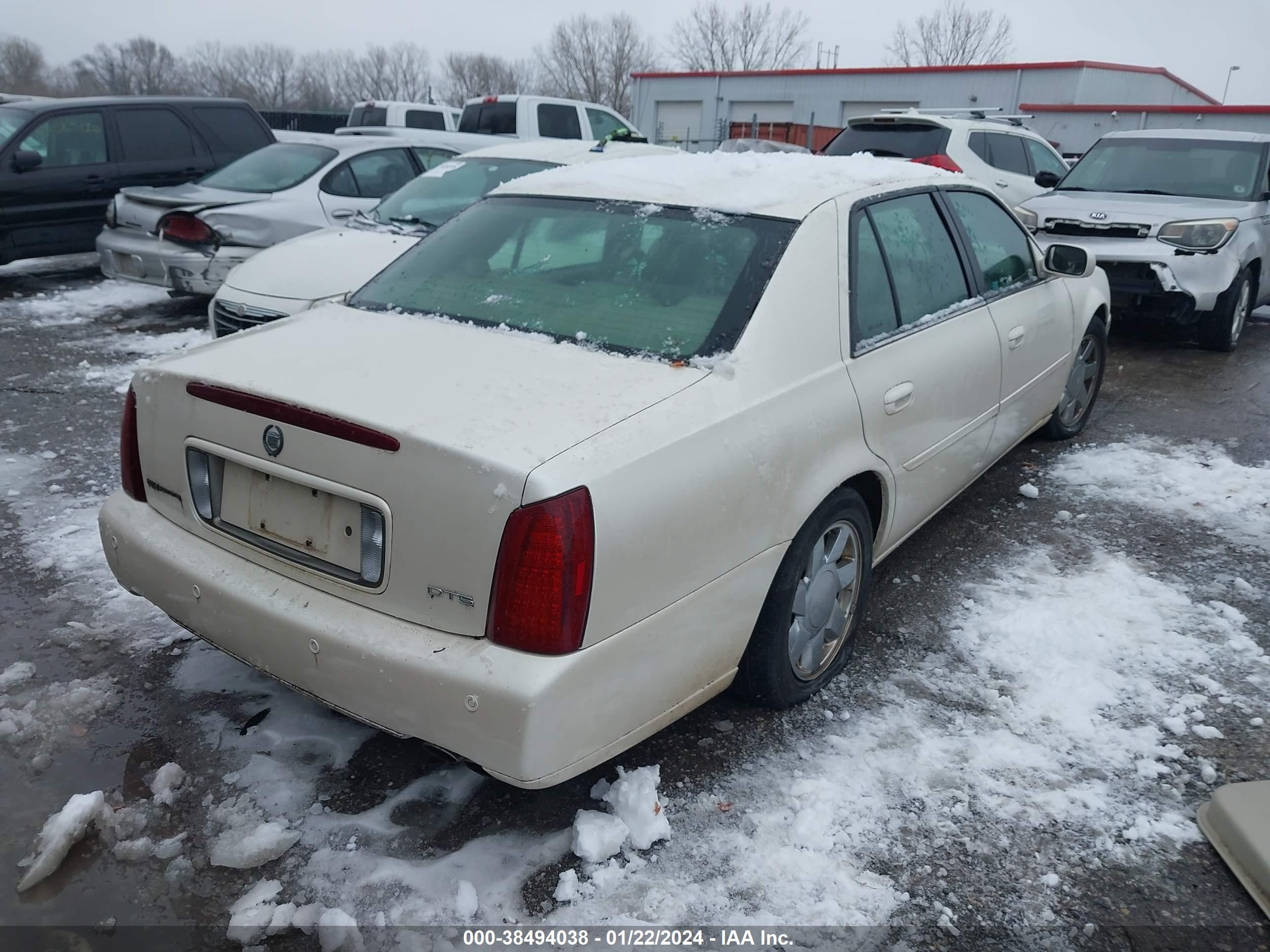 Photo 3 VIN: 1G6KF5793YU222306 - CADILLAC DE VILLE 