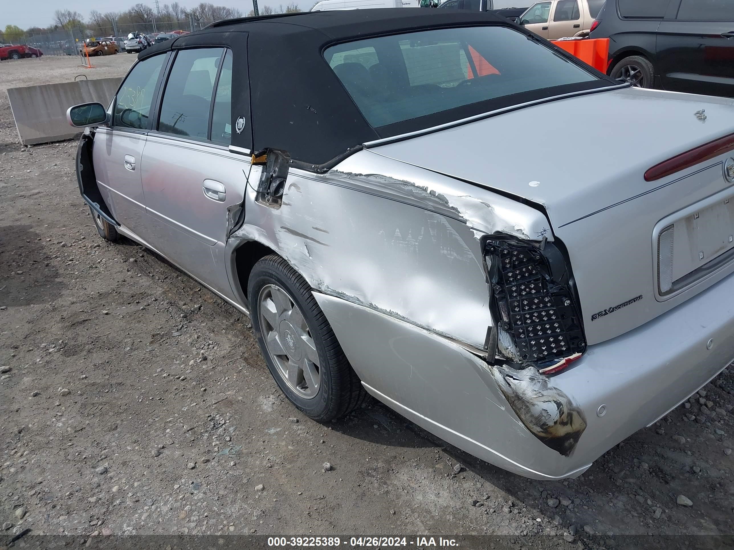 Photo 11 VIN: 1G6KF57942U102117 - CADILLAC DE VILLE 