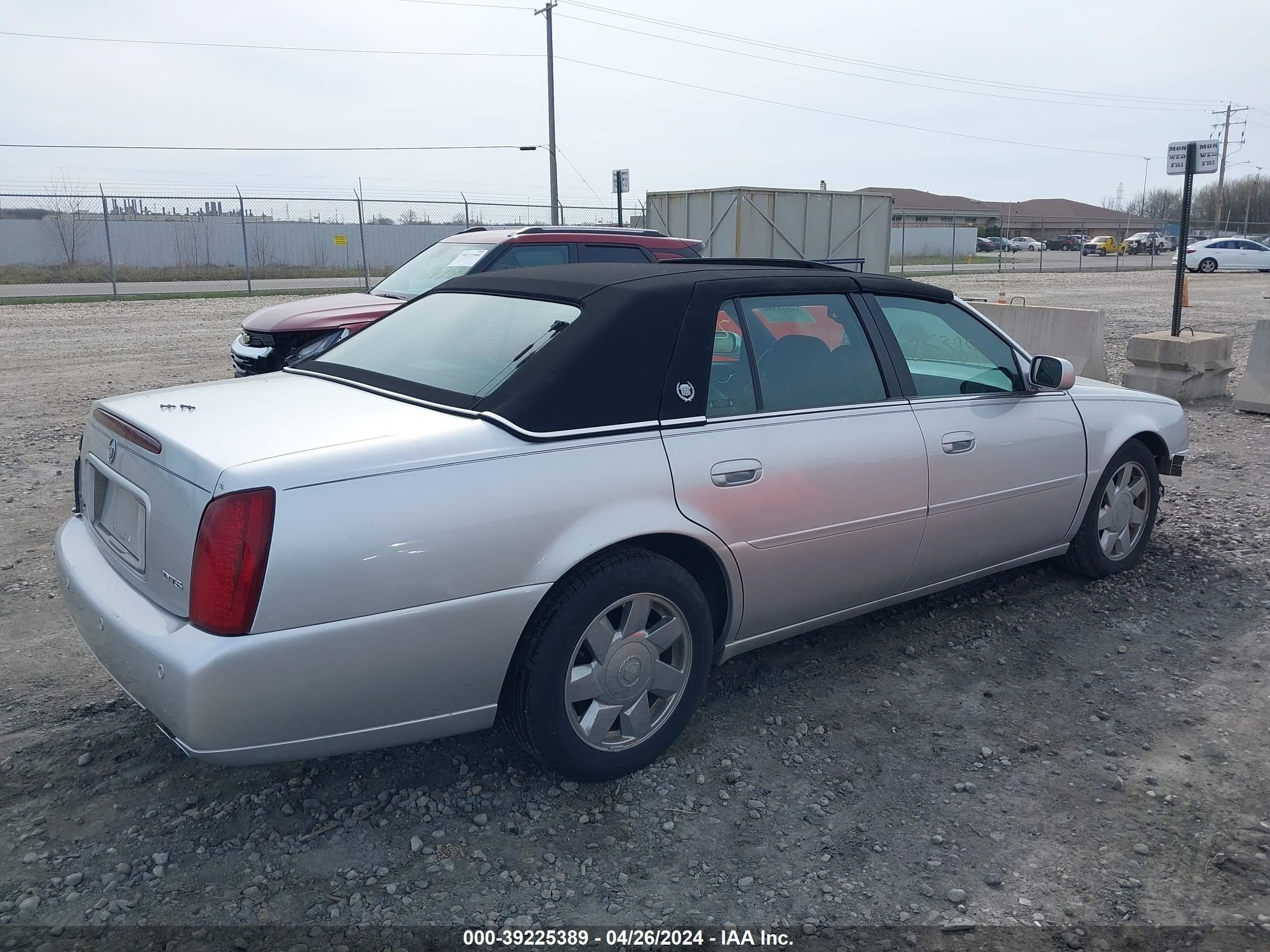 Photo 3 VIN: 1G6KF57942U102117 - CADILLAC DE VILLE 