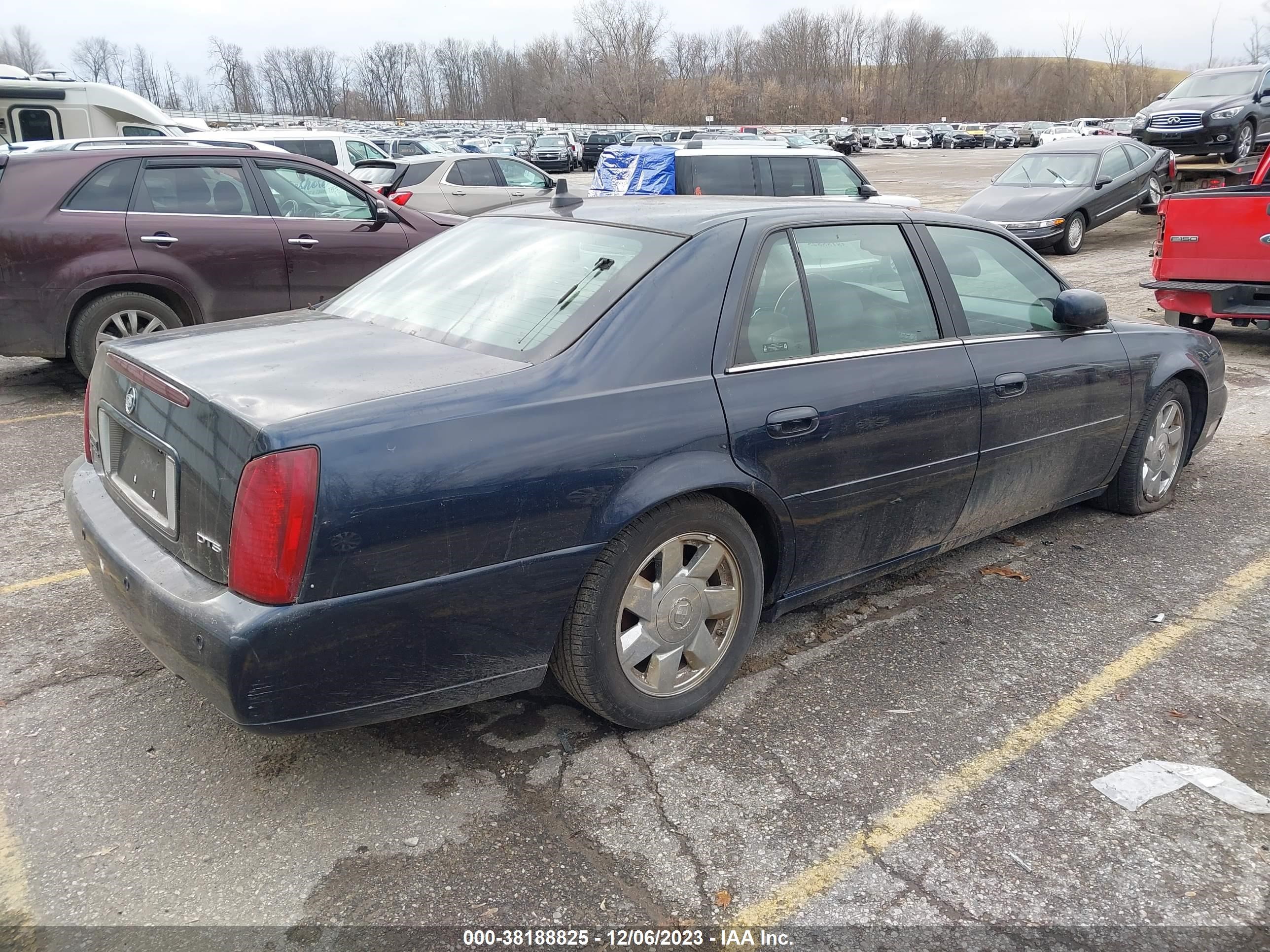 Photo 3 VIN: 1G6KF57972U301100 - CADILLAC DE VILLE 