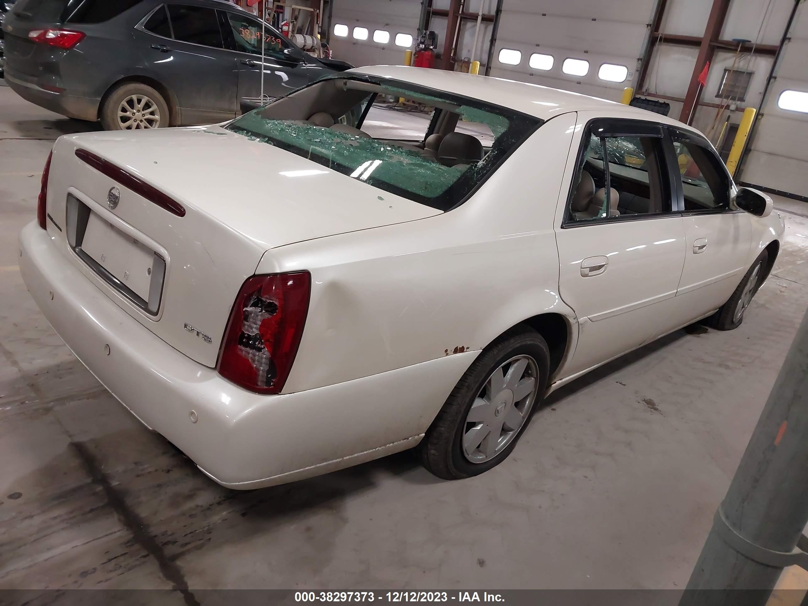 Photo 3 VIN: 1G6KF57993U125362 - CADILLAC DE VILLE 