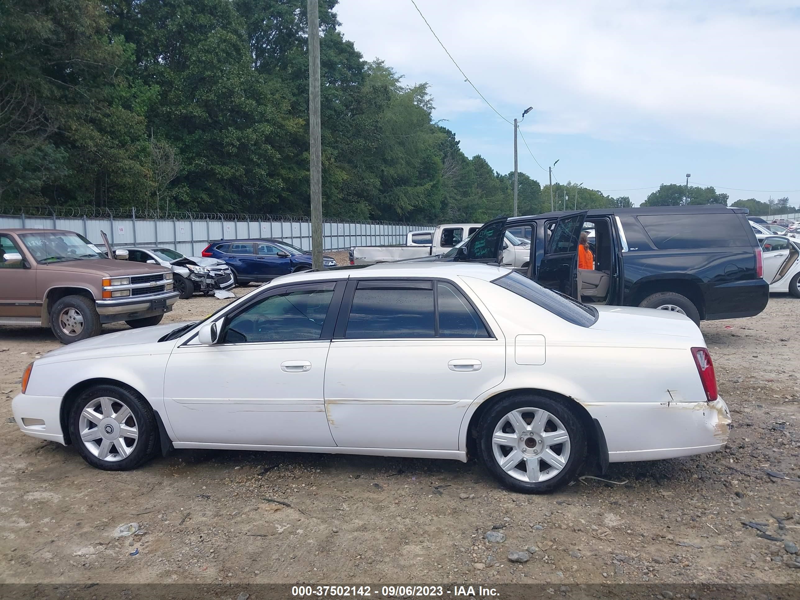 Photo 13 VIN: 1G6KF57995U180199 - CADILLAC DE VILLE 