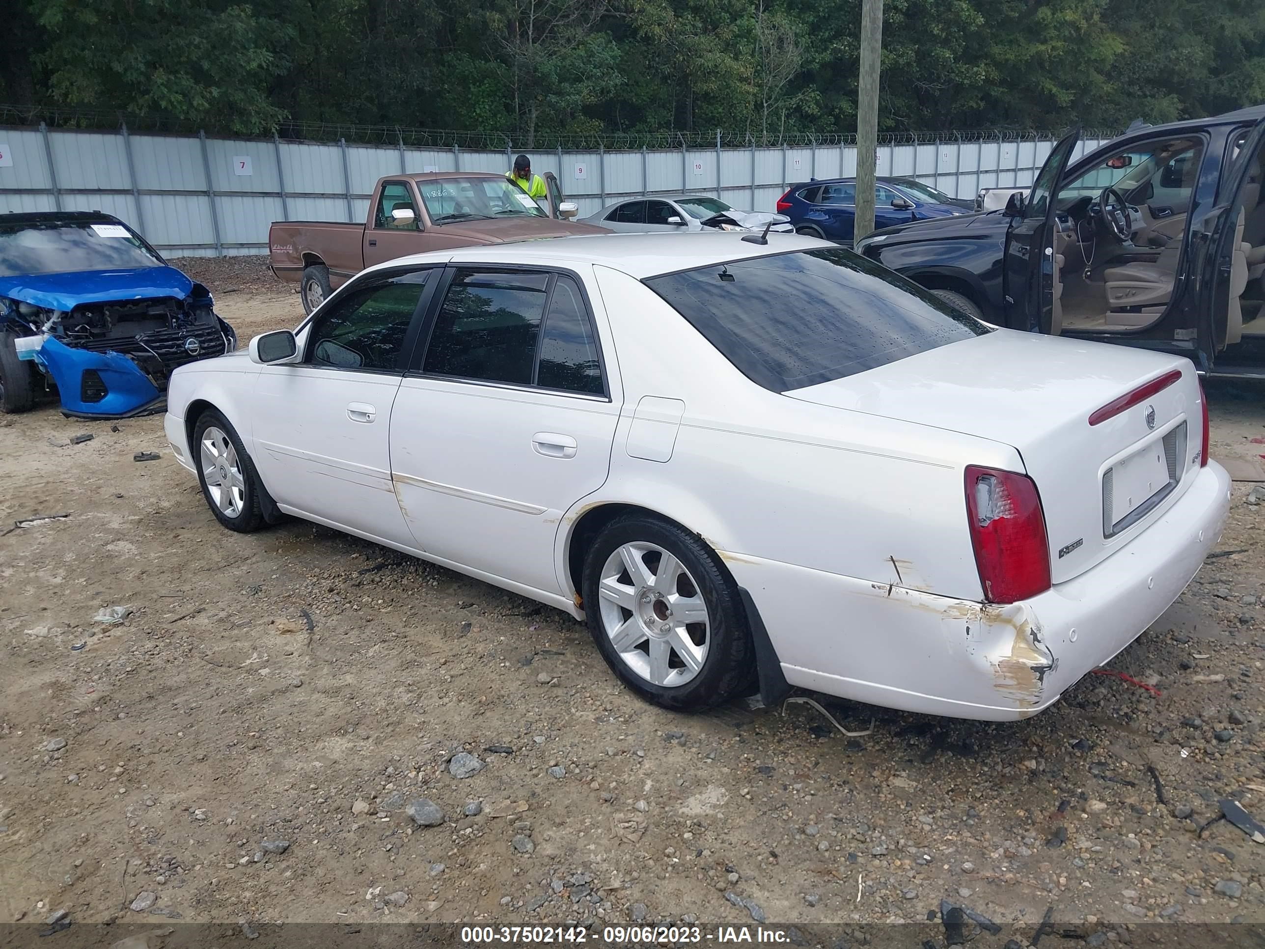 Photo 2 VIN: 1G6KF57995U180199 - CADILLAC DE VILLE 