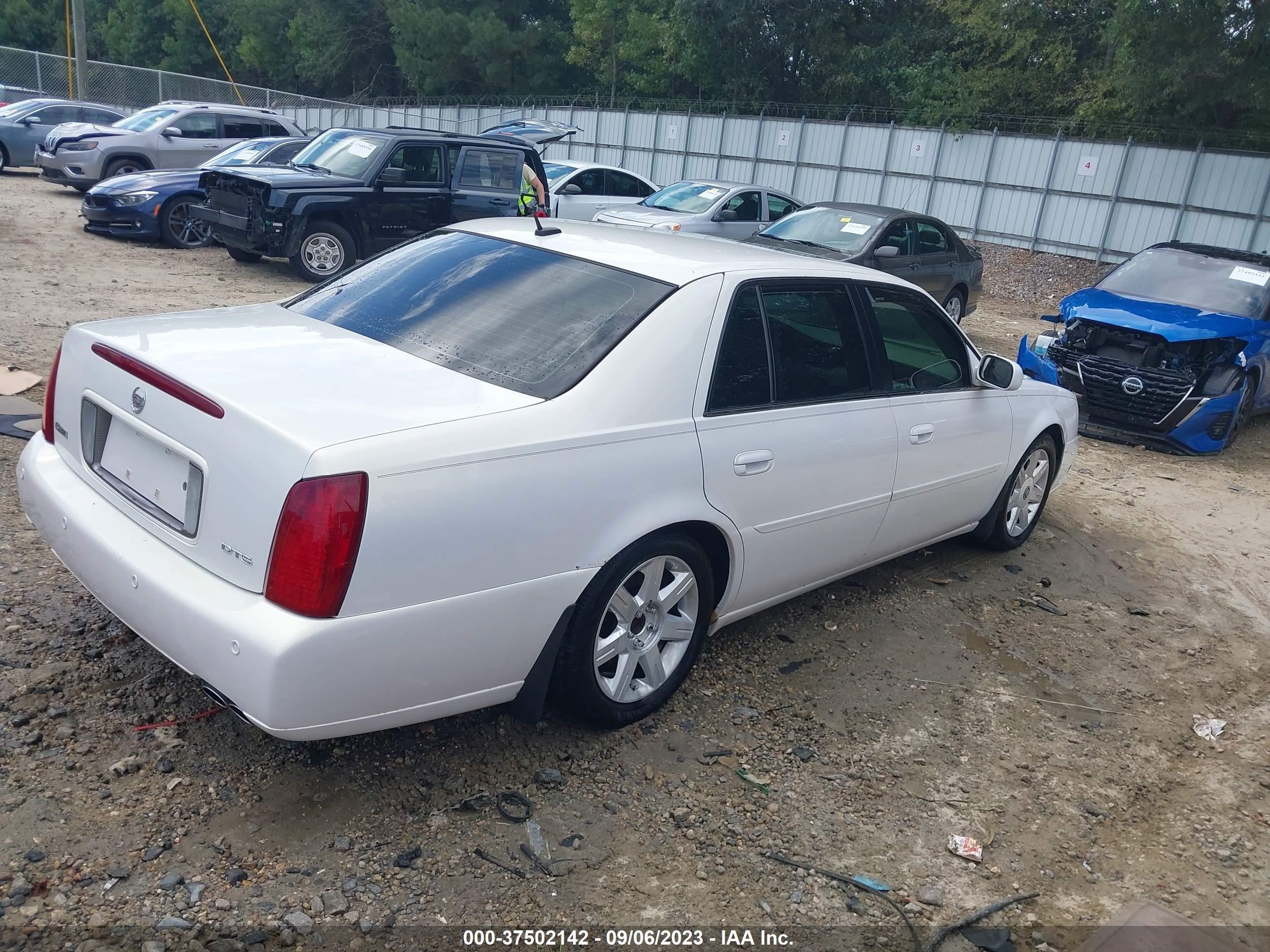 Photo 3 VIN: 1G6KF57995U180199 - CADILLAC DE VILLE 