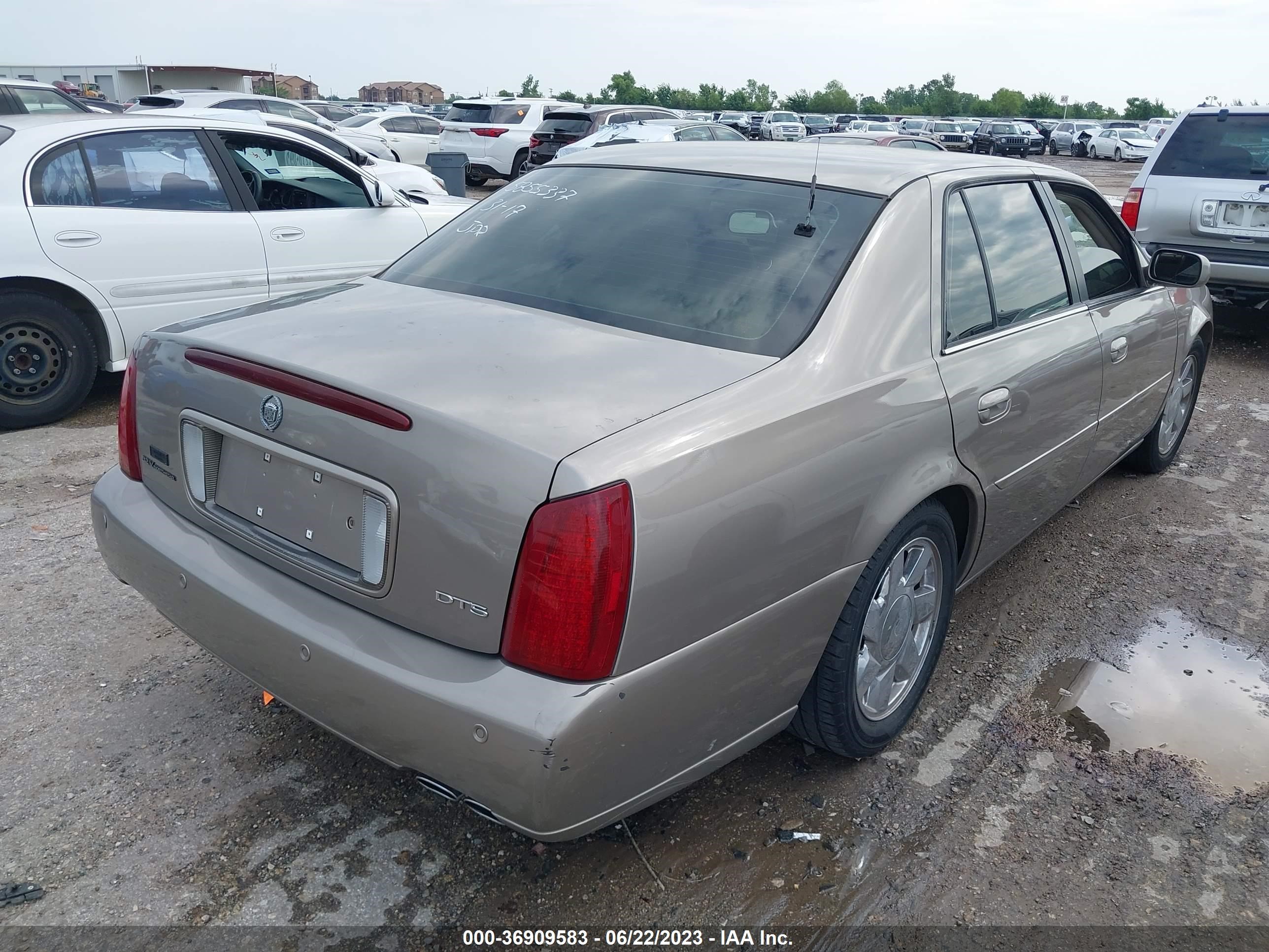 Photo 3 VIN: 1G6KF5799YU355023 - CADILLAC DE VILLE 