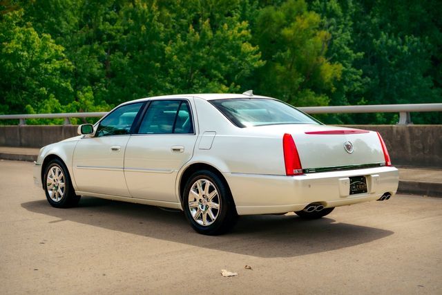 Photo 9 VIN: 1G6KH5E63BU104606 - CADILLAC DTS 