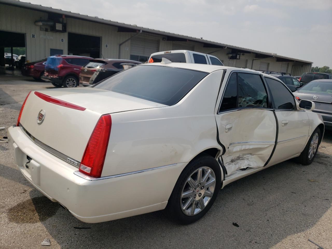 Photo 2 VIN: 1G6KH5EY2AU104886 - CADILLAC DTS 