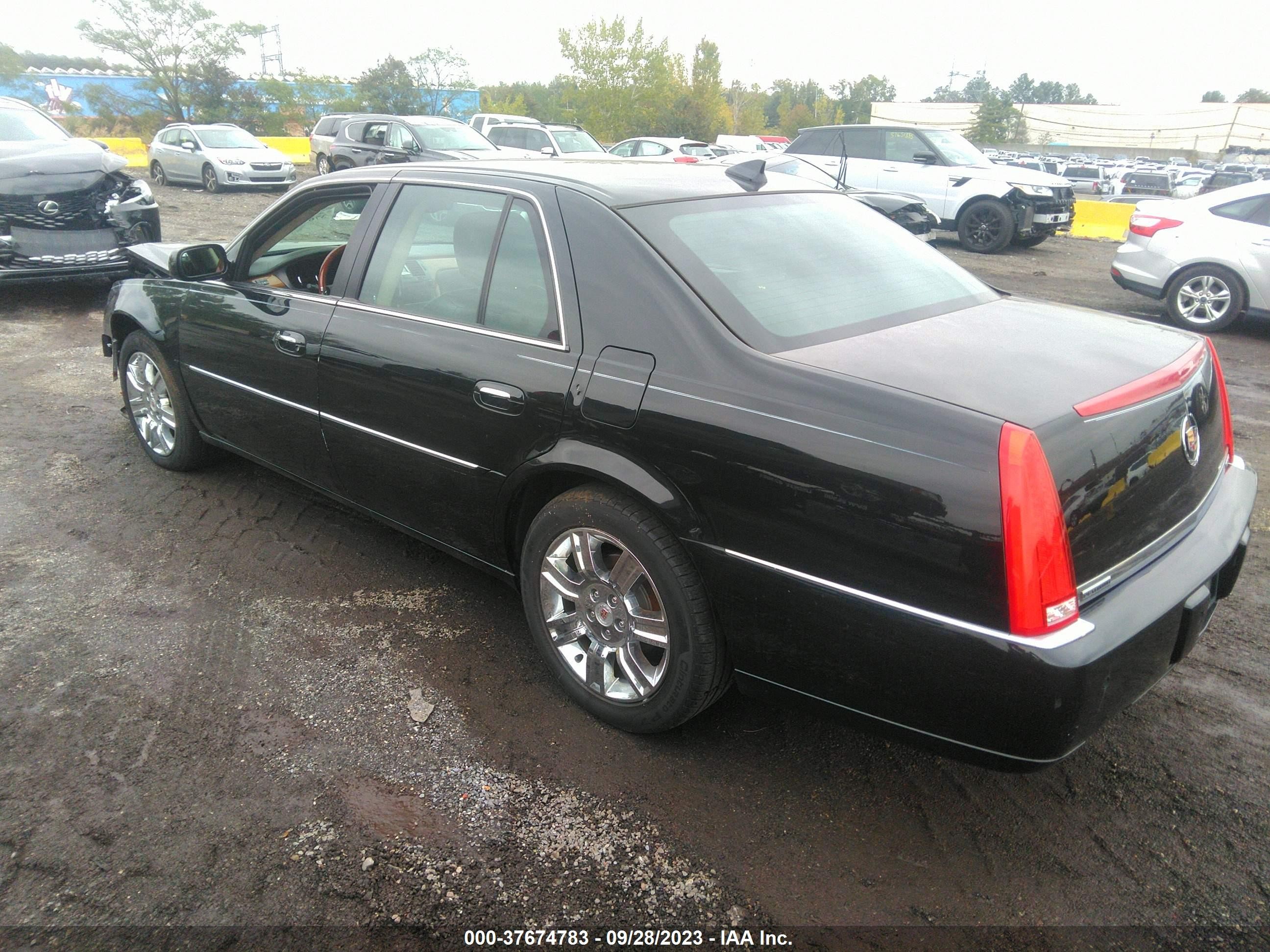 Photo 2 VIN: 1G6KP5ES2BU105889 - CADILLAC DTS 