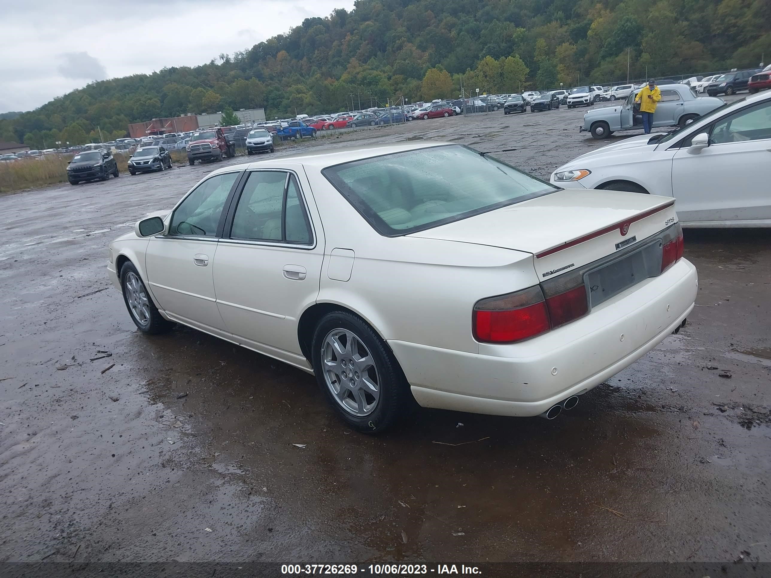 Photo 2 VIN: 1G6KY54903U282728 - CADILLAC SEVILLE 