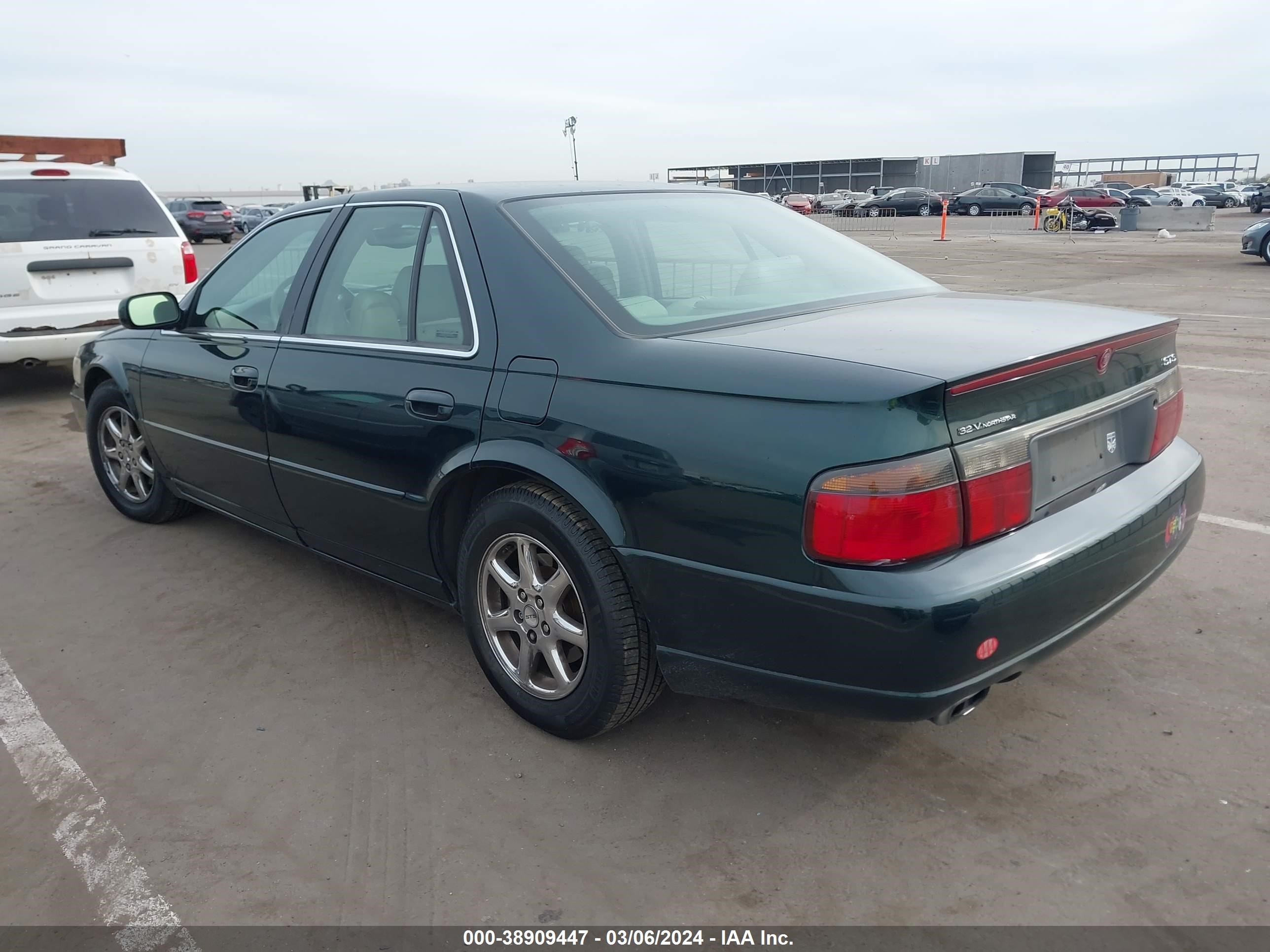 Photo 2 VIN: 1G6KY5496YU184021 - CADILLAC SEVILLE 