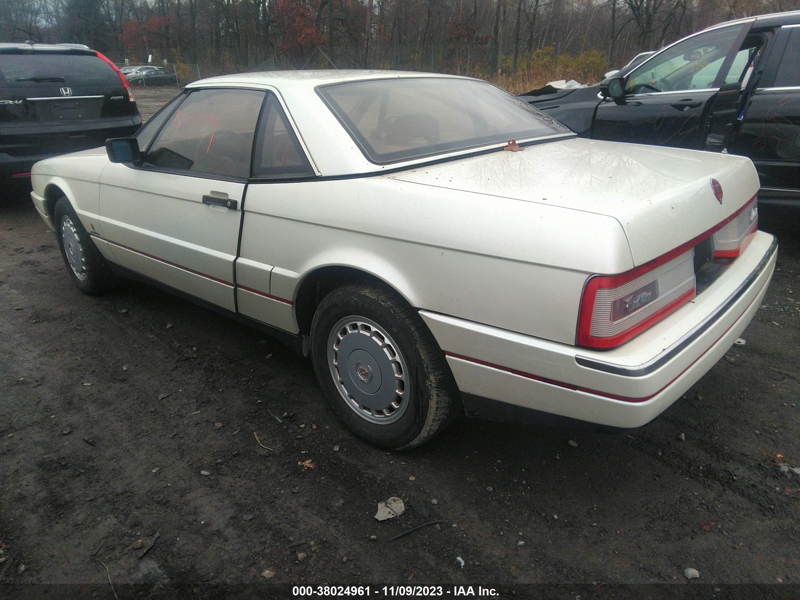 Photo 2 VIN: 1G6VR3175JU102397 - CADILLAC ALLANTE 