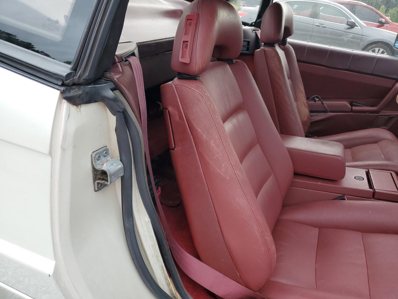 Photo 9 VIN: 1G6VR3187KU101097 - CADILLAC ALLANTE 