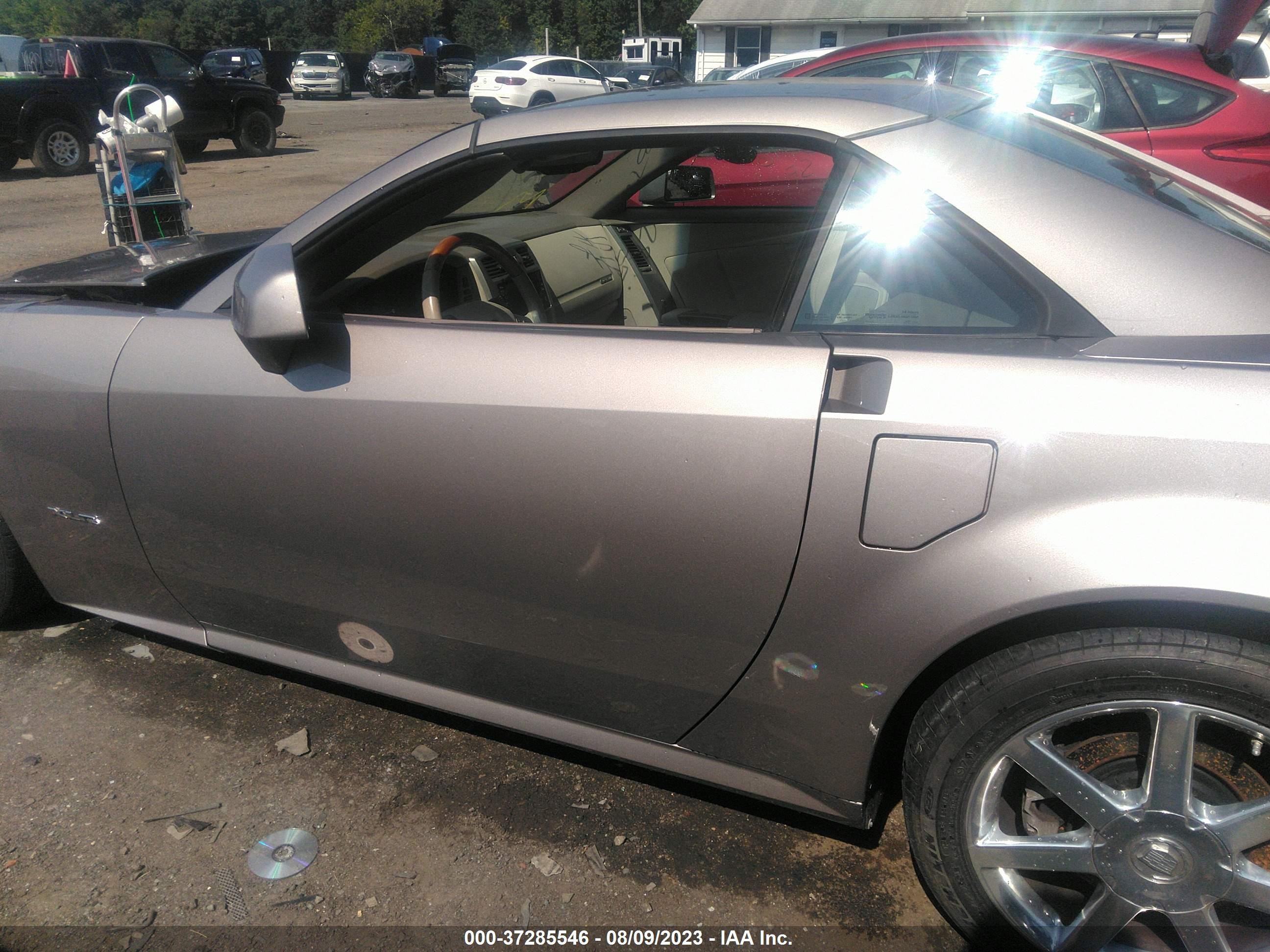 Photo 13 VIN: 1G6YV34A155601326 - CADILLAC XLR 