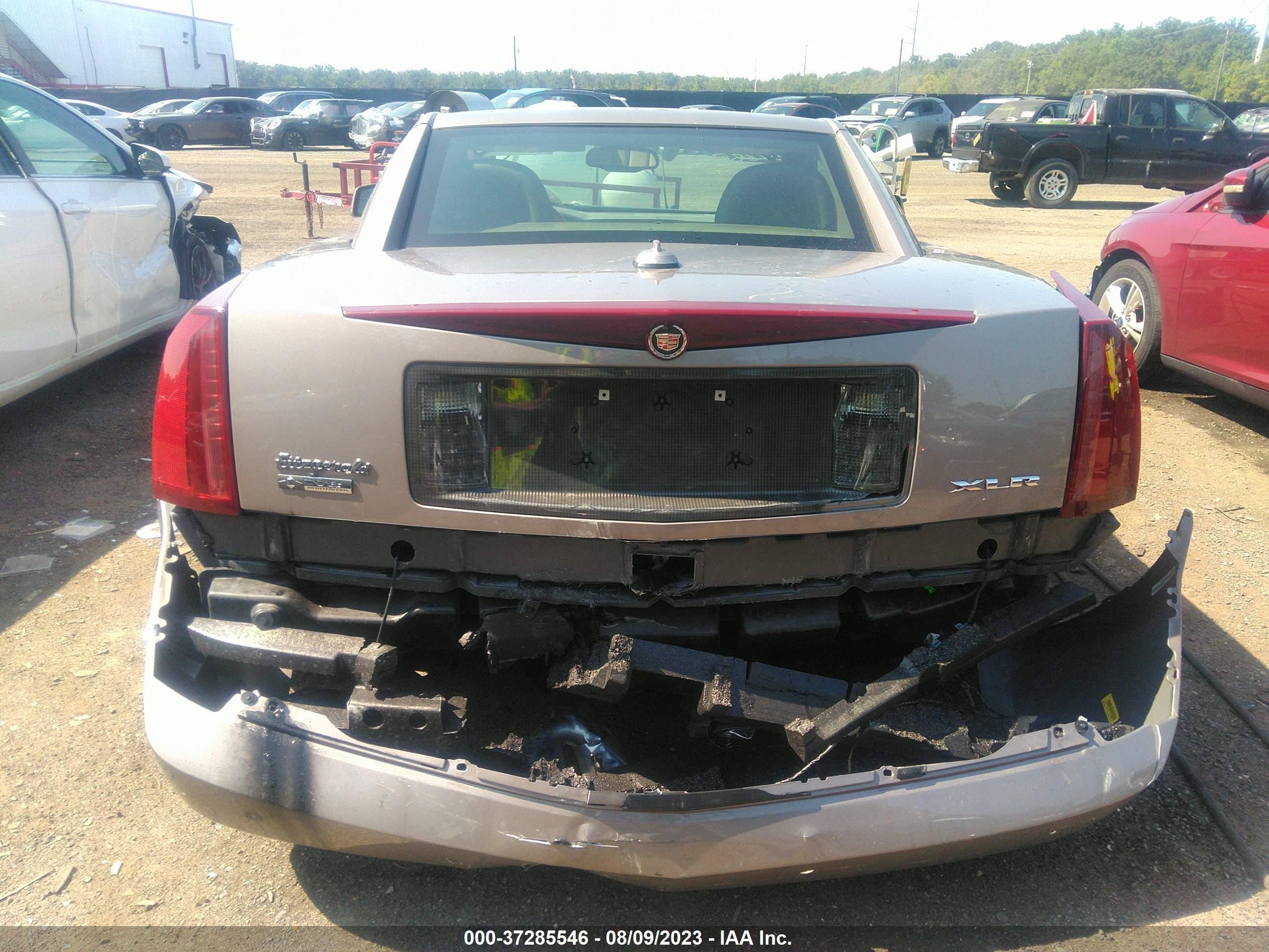 Photo 15 VIN: 1G6YV34A155601326 - CADILLAC XLR 