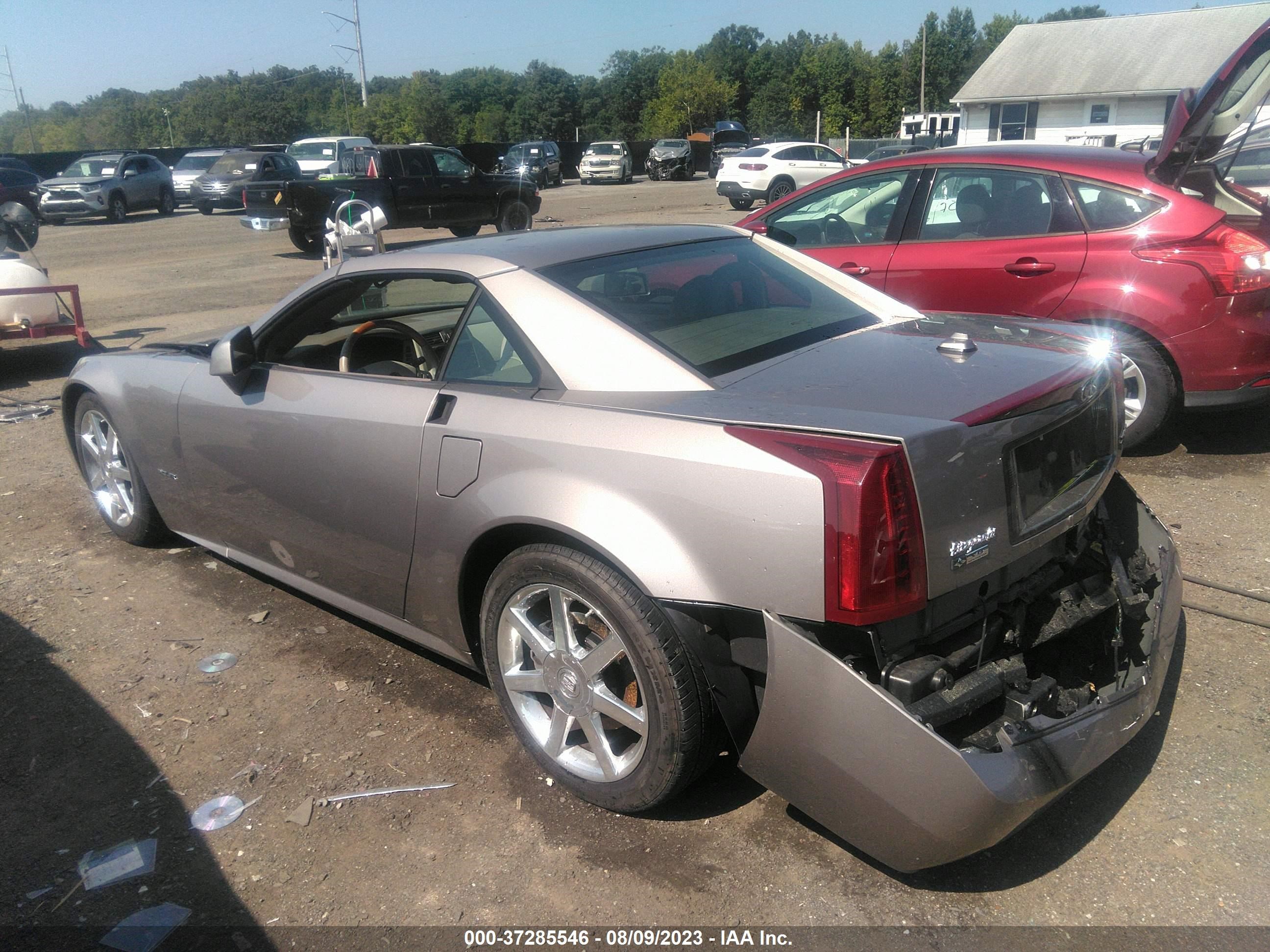 Photo 2 VIN: 1G6YV34A155601326 - CADILLAC XLR 